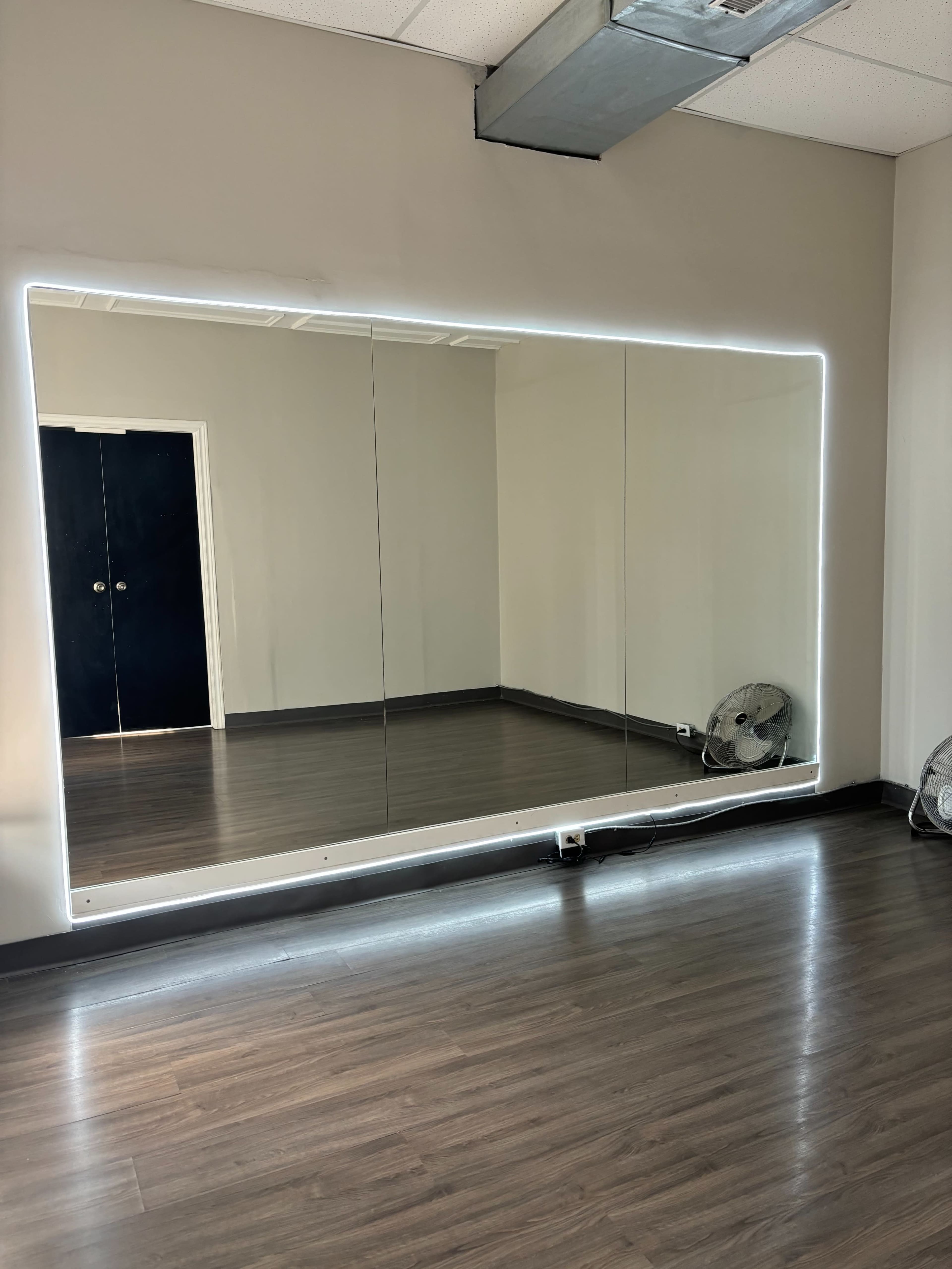 Modern Annex Studio with LED Mirror & City Views | 350 sqft Image in Harbord Village, Toronto, ON