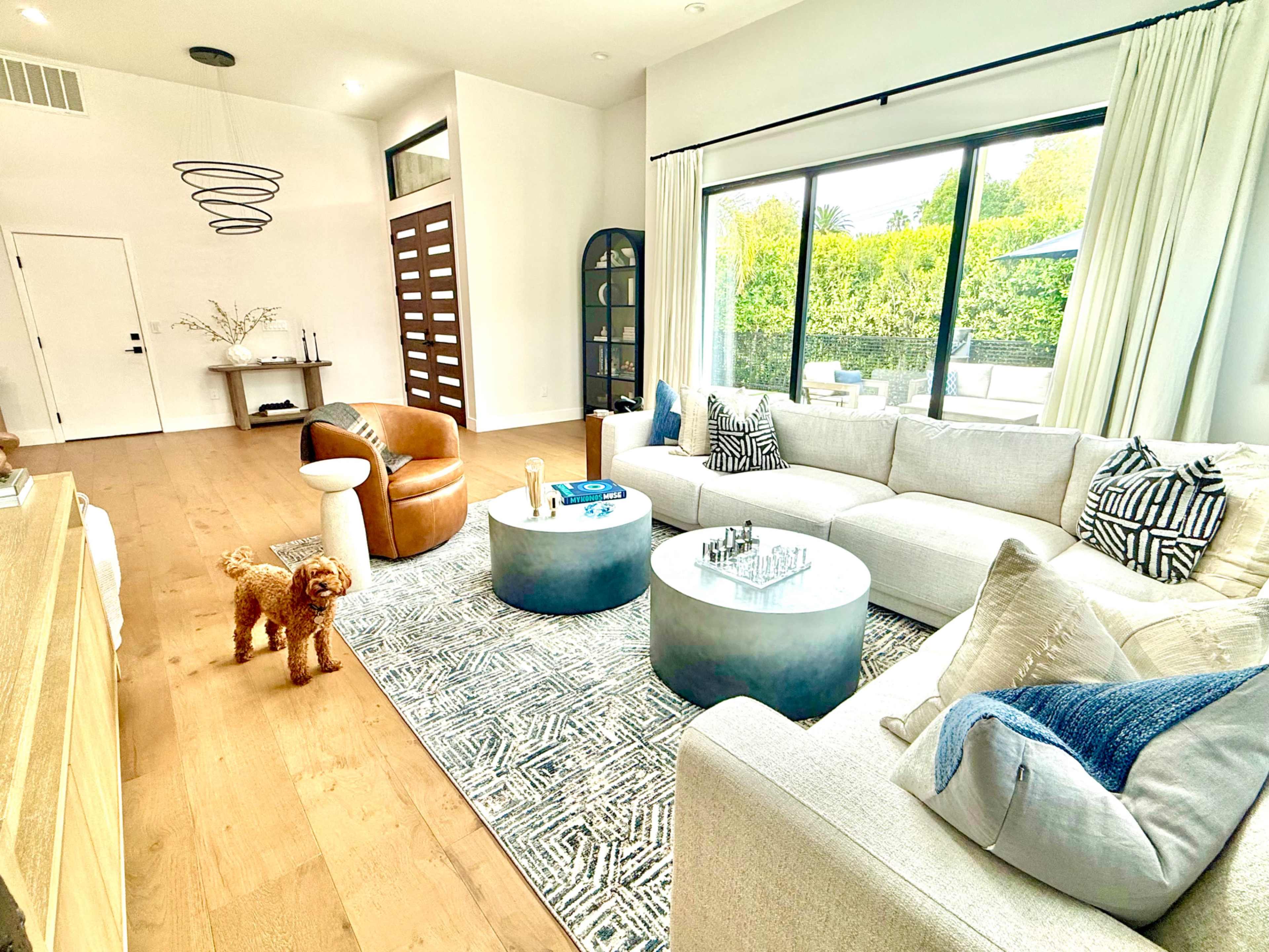 Cozy Brentwood Contemporary Image in Brentwood, Los Angeles, CA