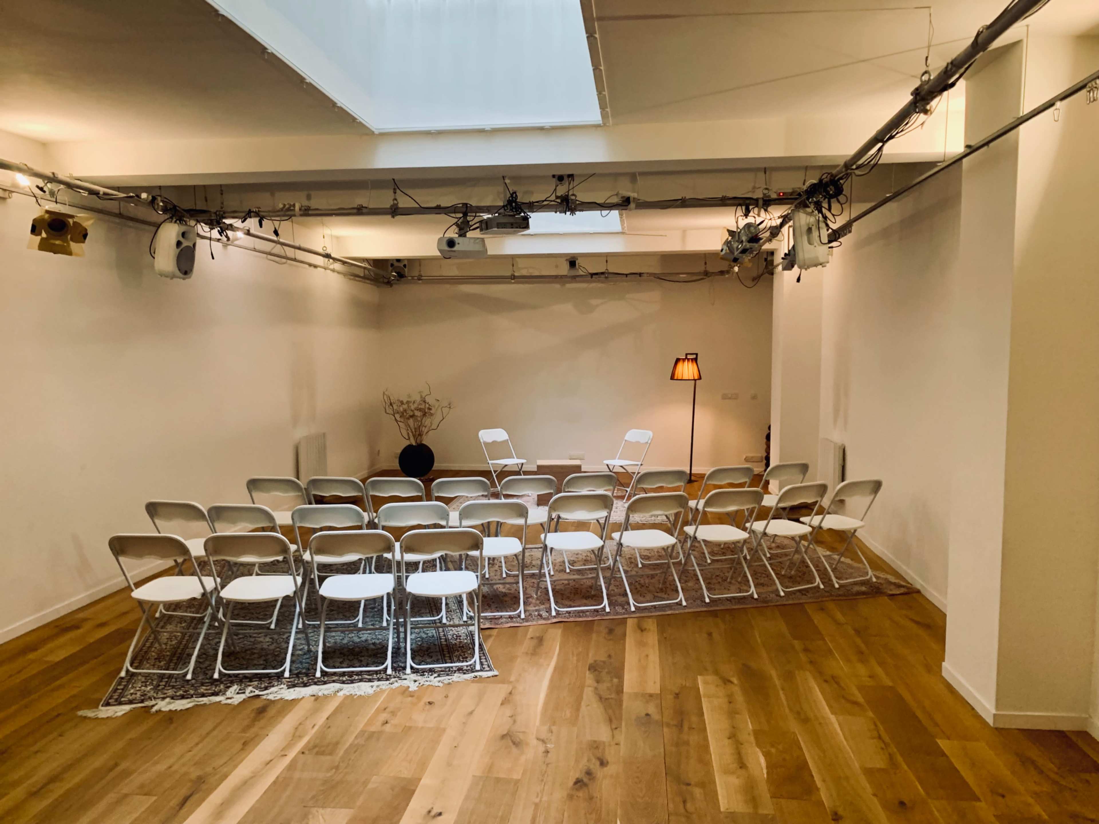 LE MILIEU Image in Bel-Air Nord, PARIS, 