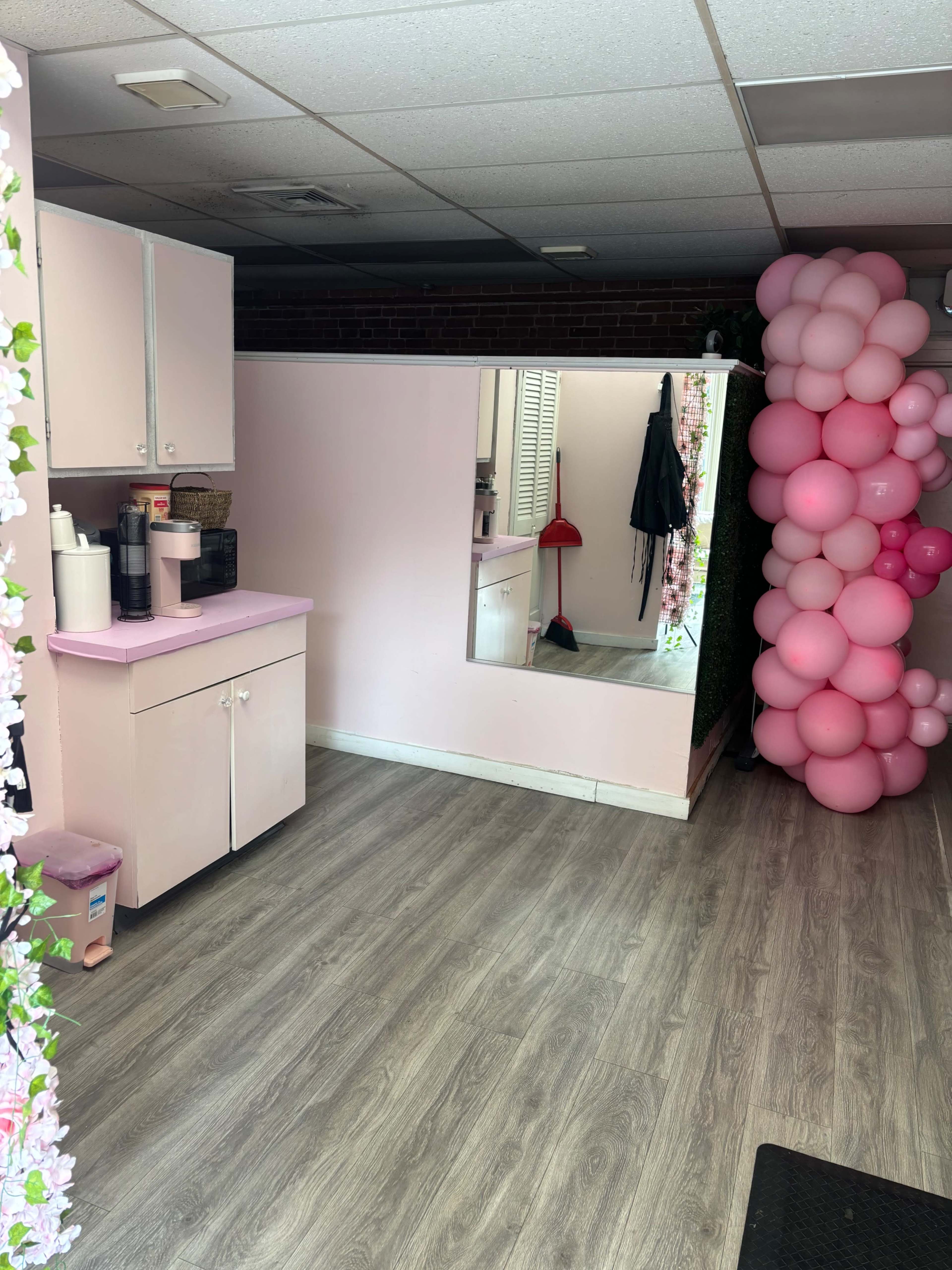 Downtown areas tons of small owned business surrounding the salon. Image in Waterbury, Waterbury, CT