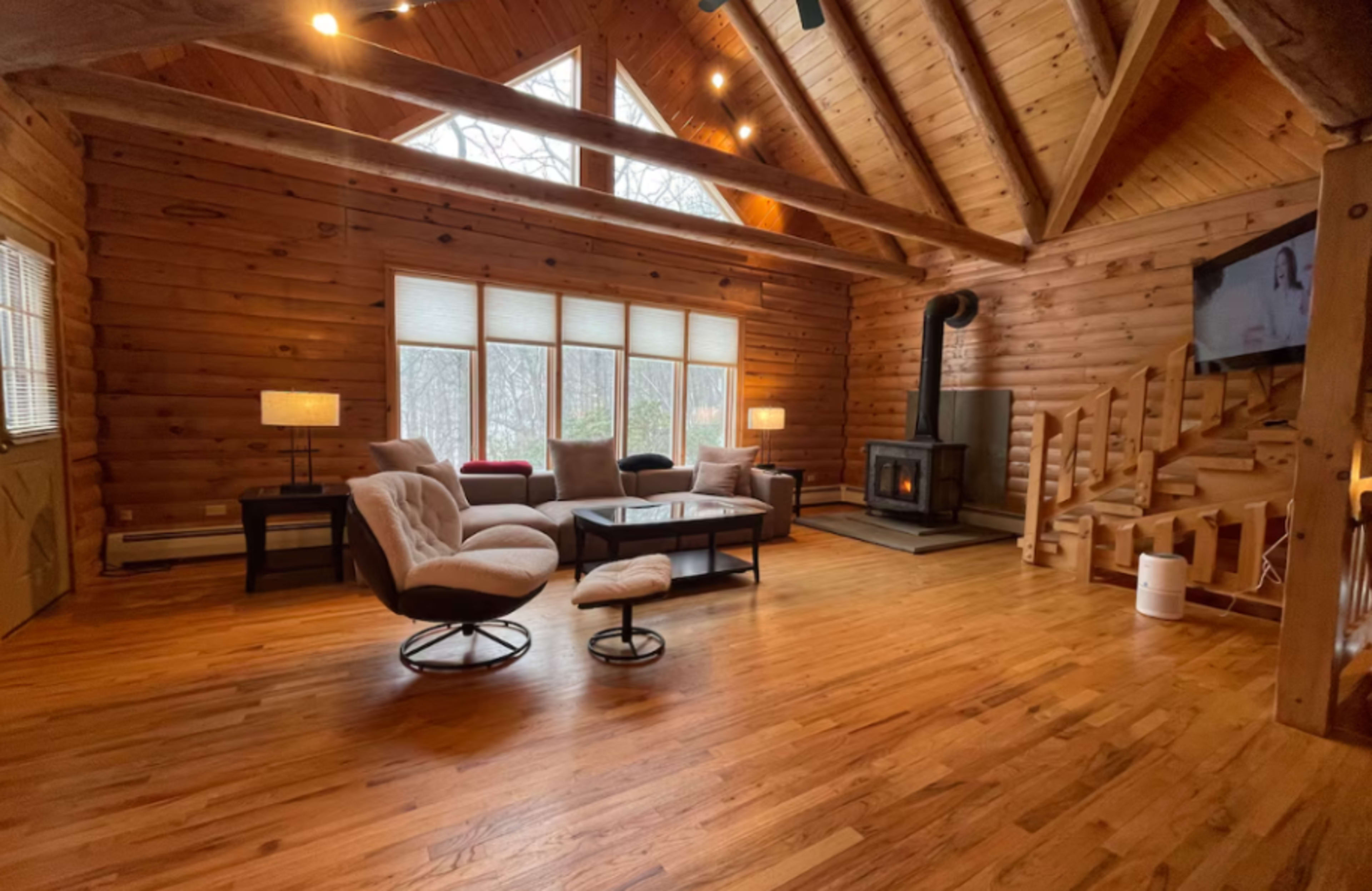 Secluded Woodland Cabin Retreat Image in Roxbury, Roxbury, CT