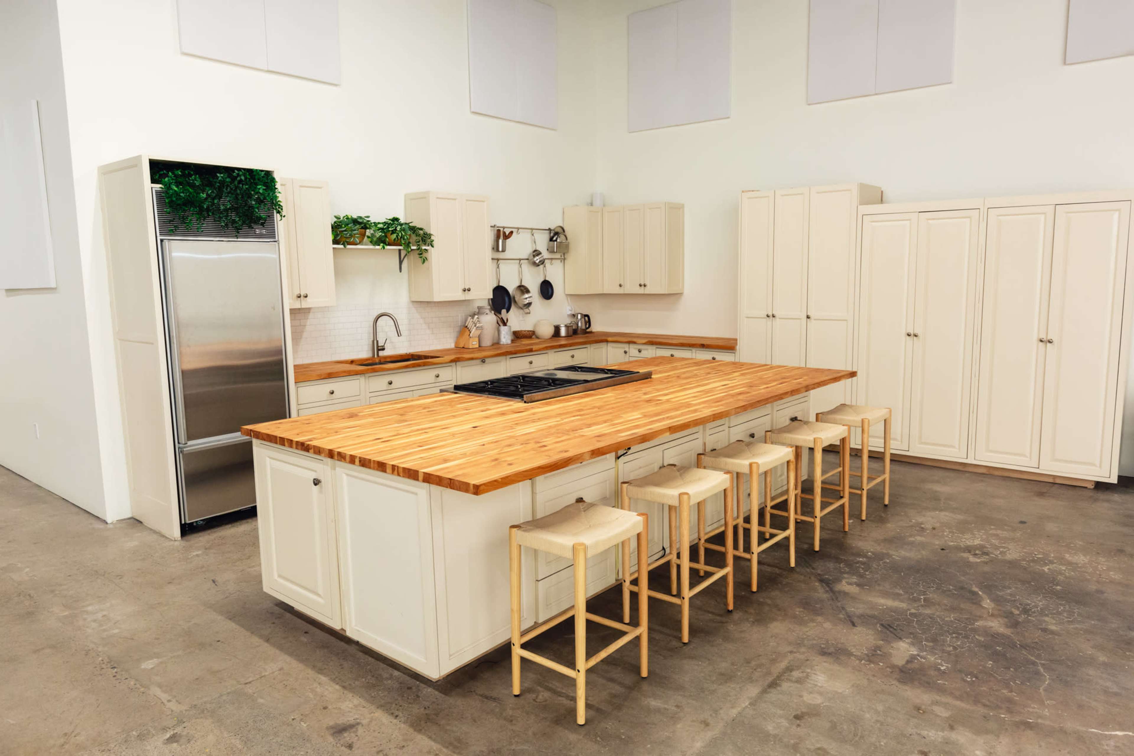 Studio Kitchen w/ Amenities Image in Southeast Portland, Portland, OR