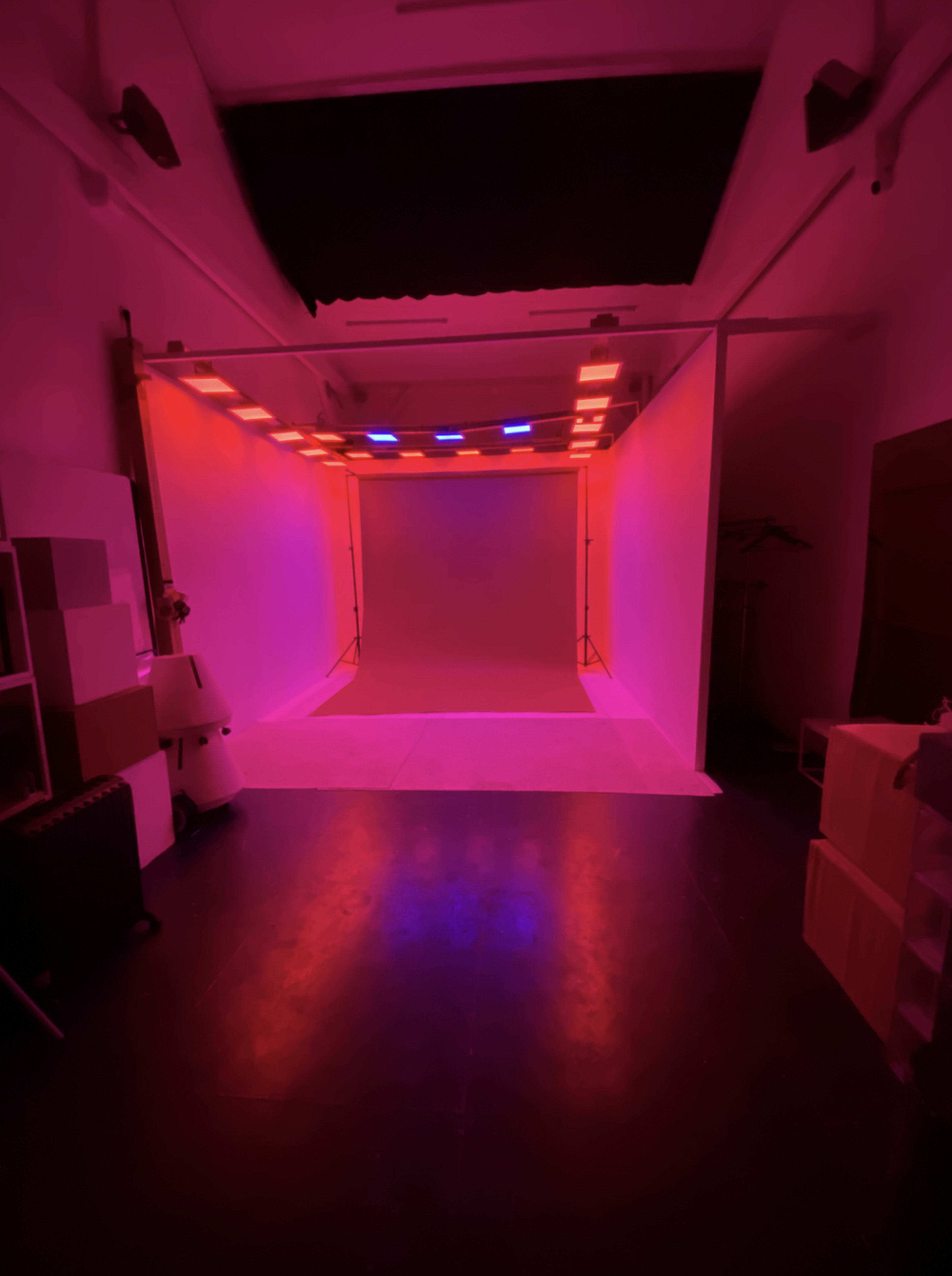 Photo studio Paris / Artist studio with incredible natural Light and available set design Image dans Montmartre, Pantin, 