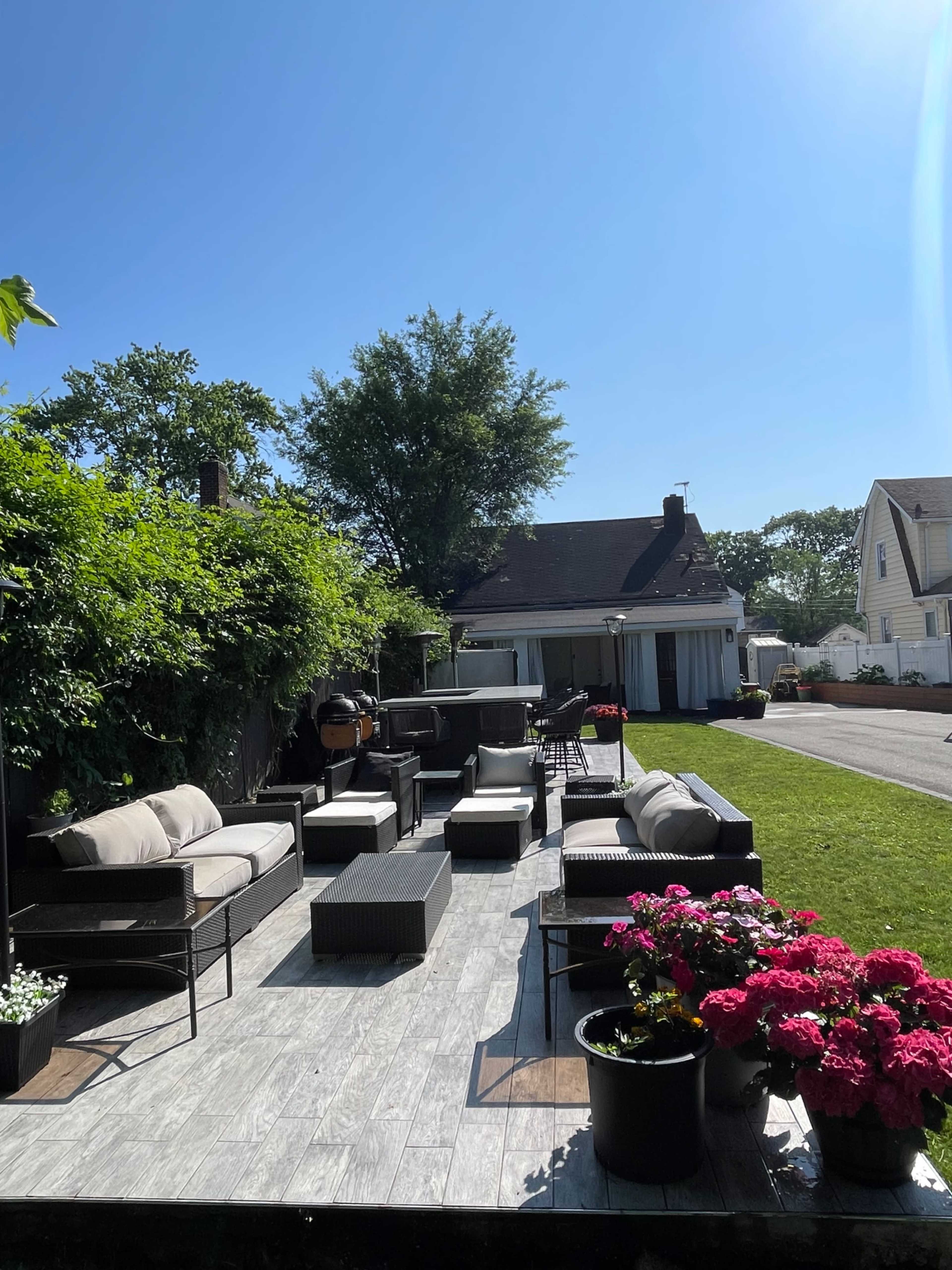 Luxurious Backyard Jacuzzi Bar Basketball Court Space Image in St. Albans, Springfield Gardens, NY