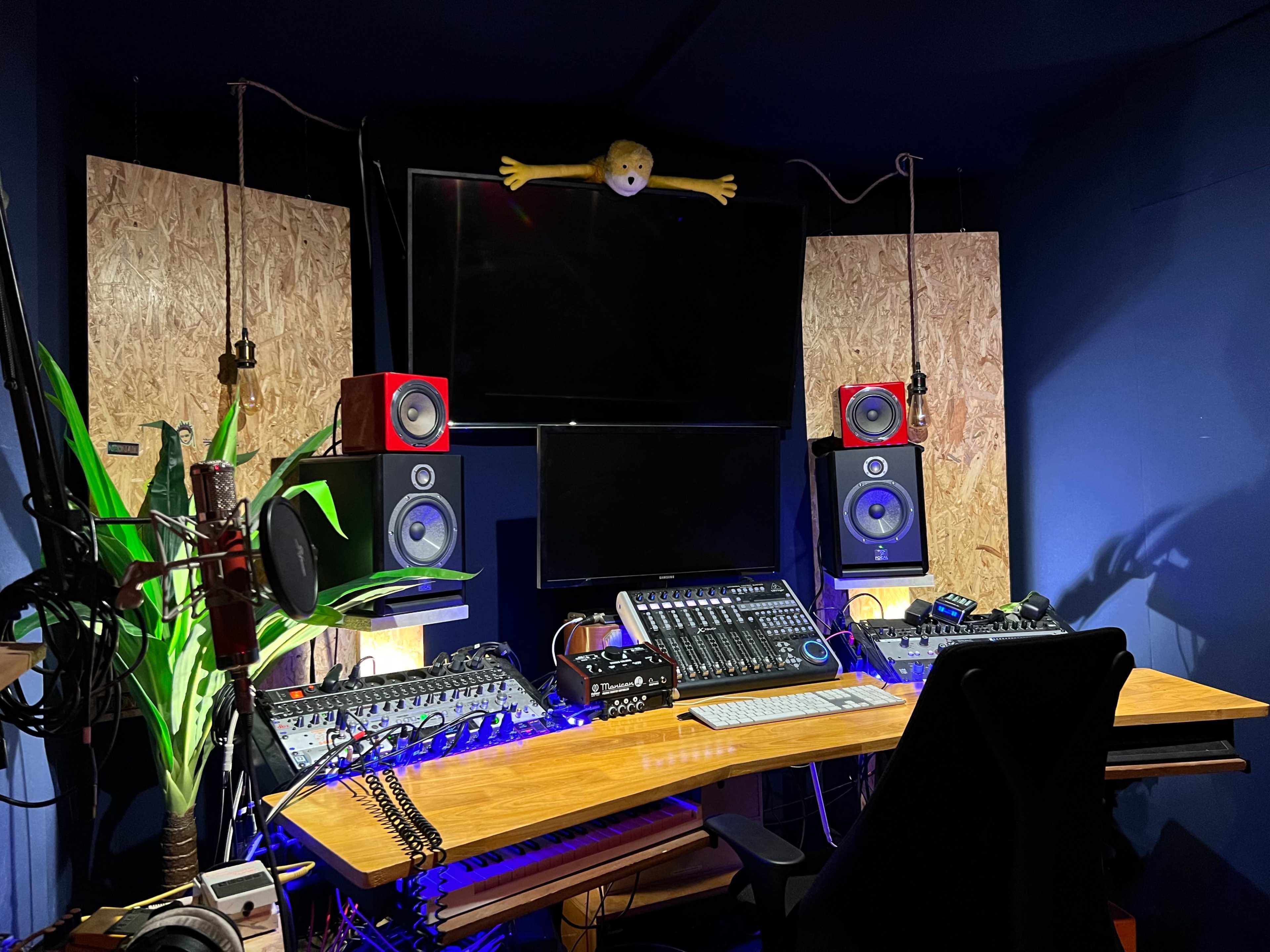 Cabine de mixage, enregistrement, post-production sonore, production musicale Image in , Cachan