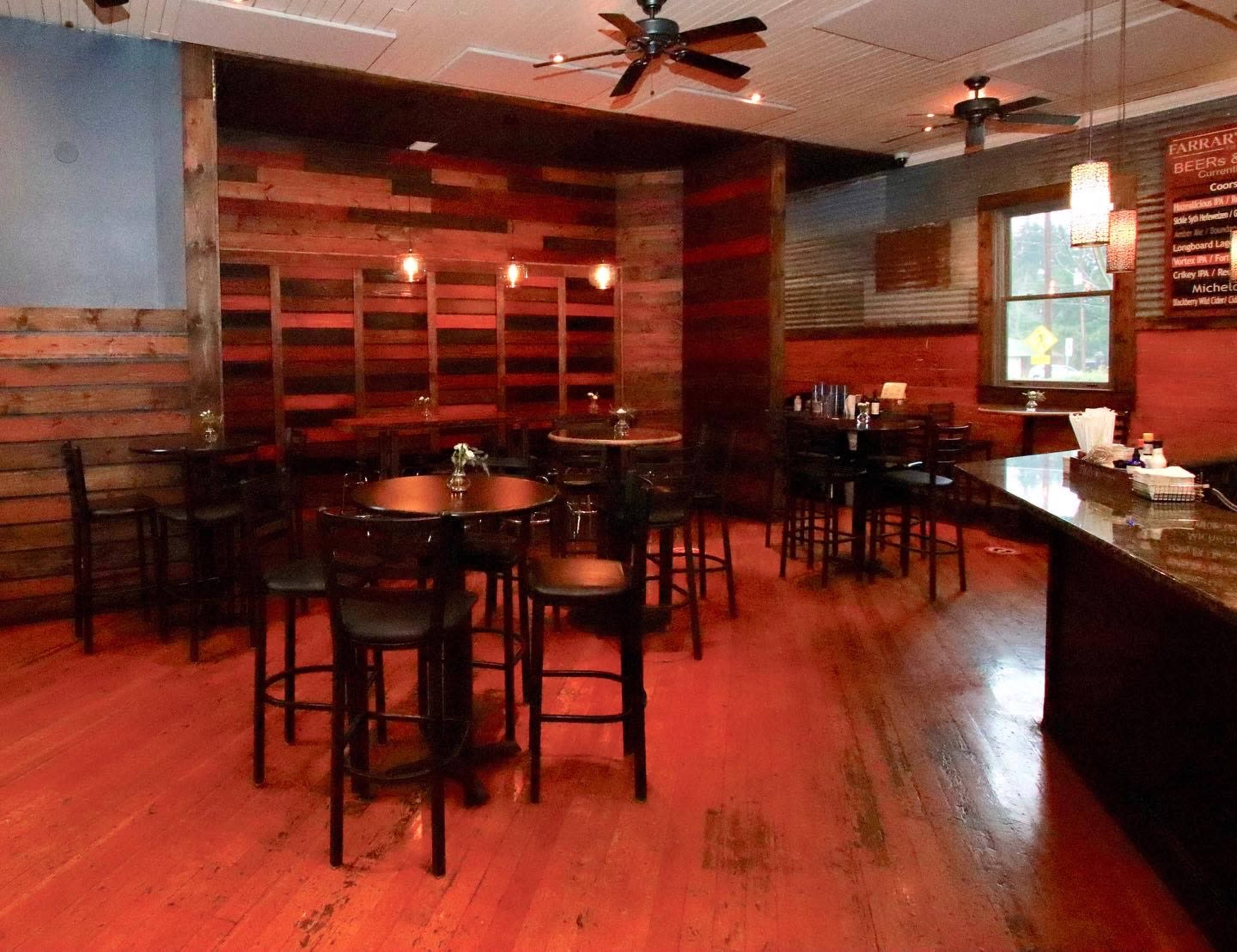 Cozy Neighborhood Restaurant Image in Felida-Starcrest, Vancouver, WA