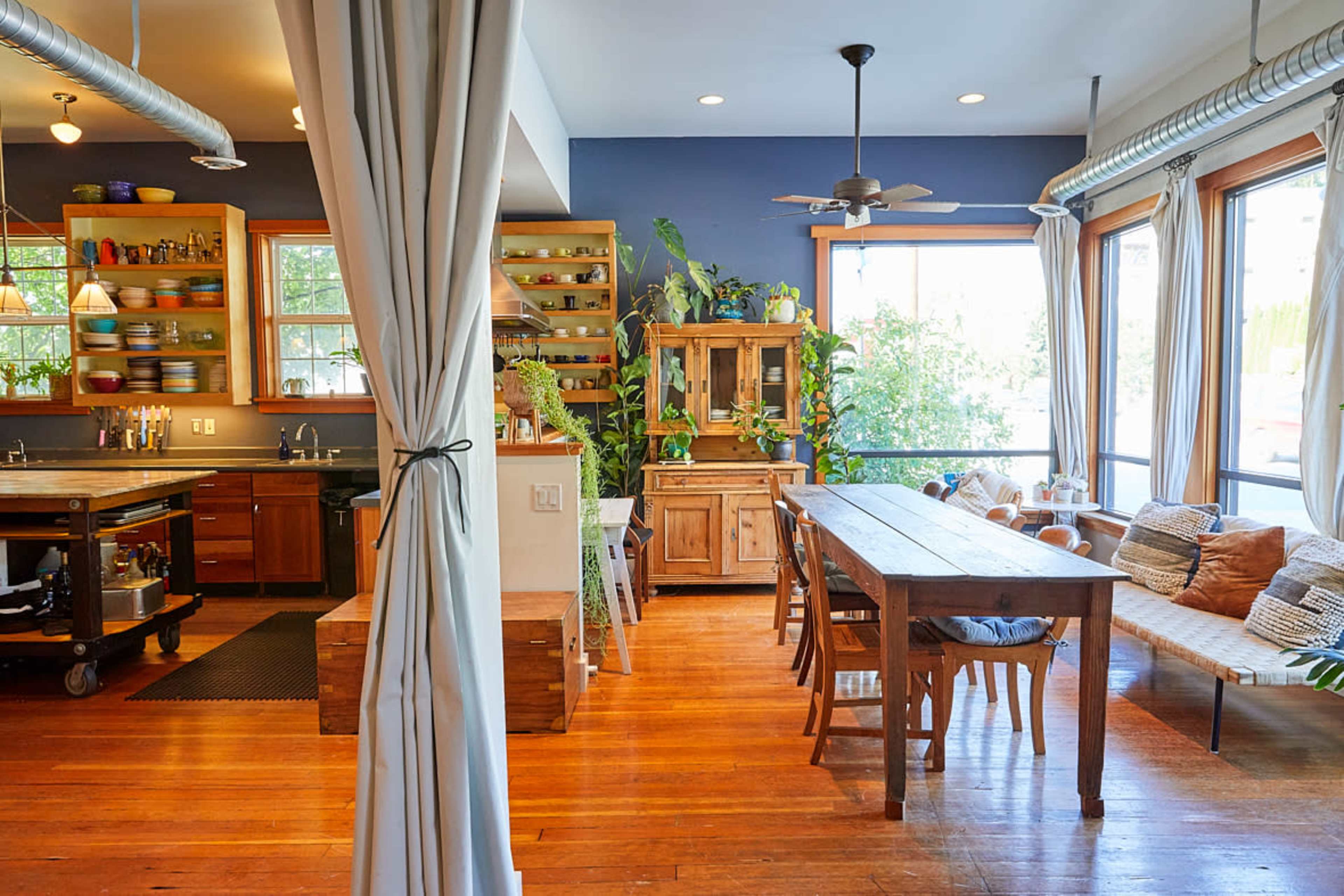 West Seattle Rustic Daylight Photo Studio With Full Kitchen Image in North Delridge, Seattle, WA