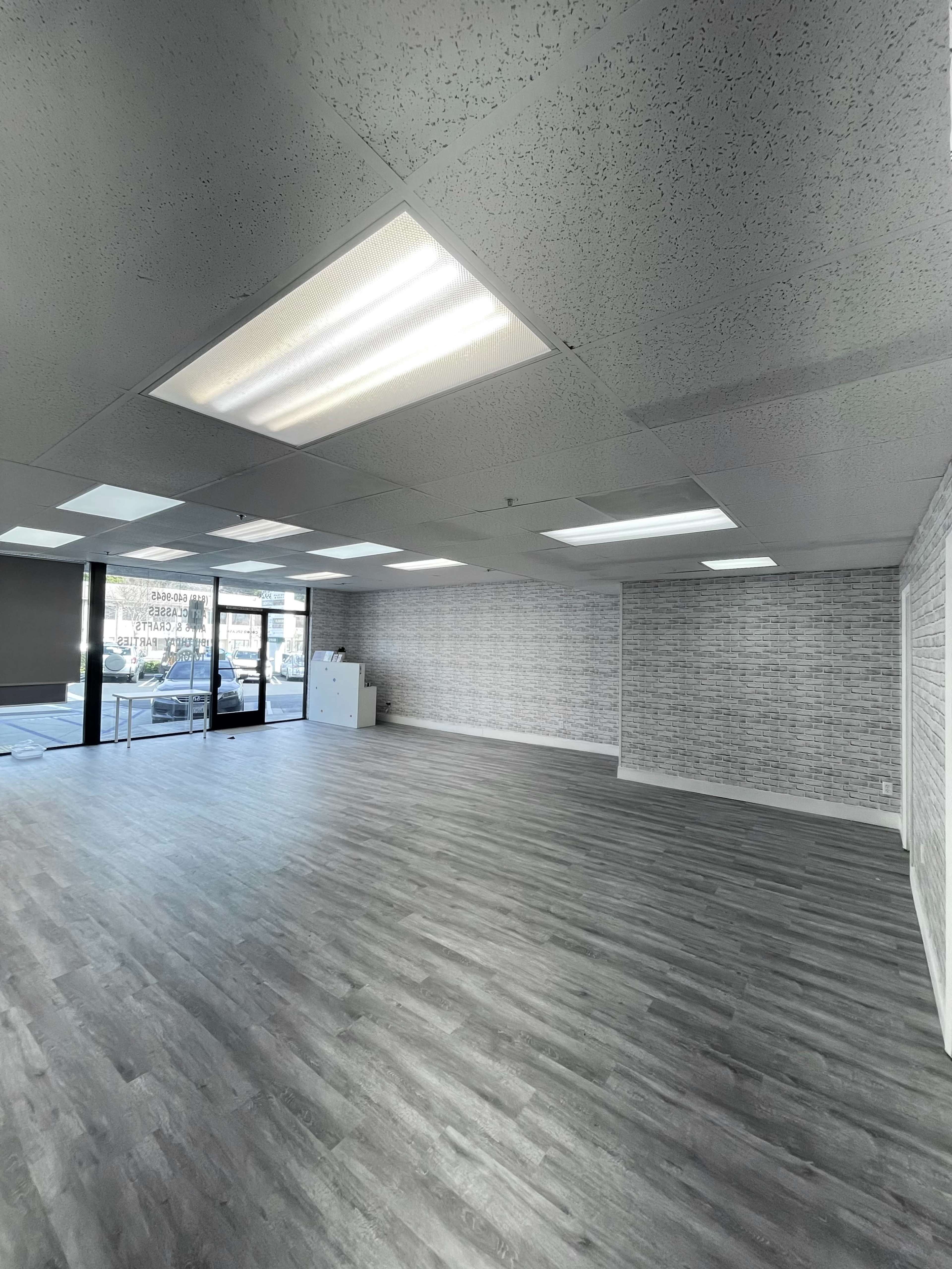 Stunning Studio with Floor-to-Ceiling Glass Windows Image in Crescenta Highlands, GLENDALE, CA