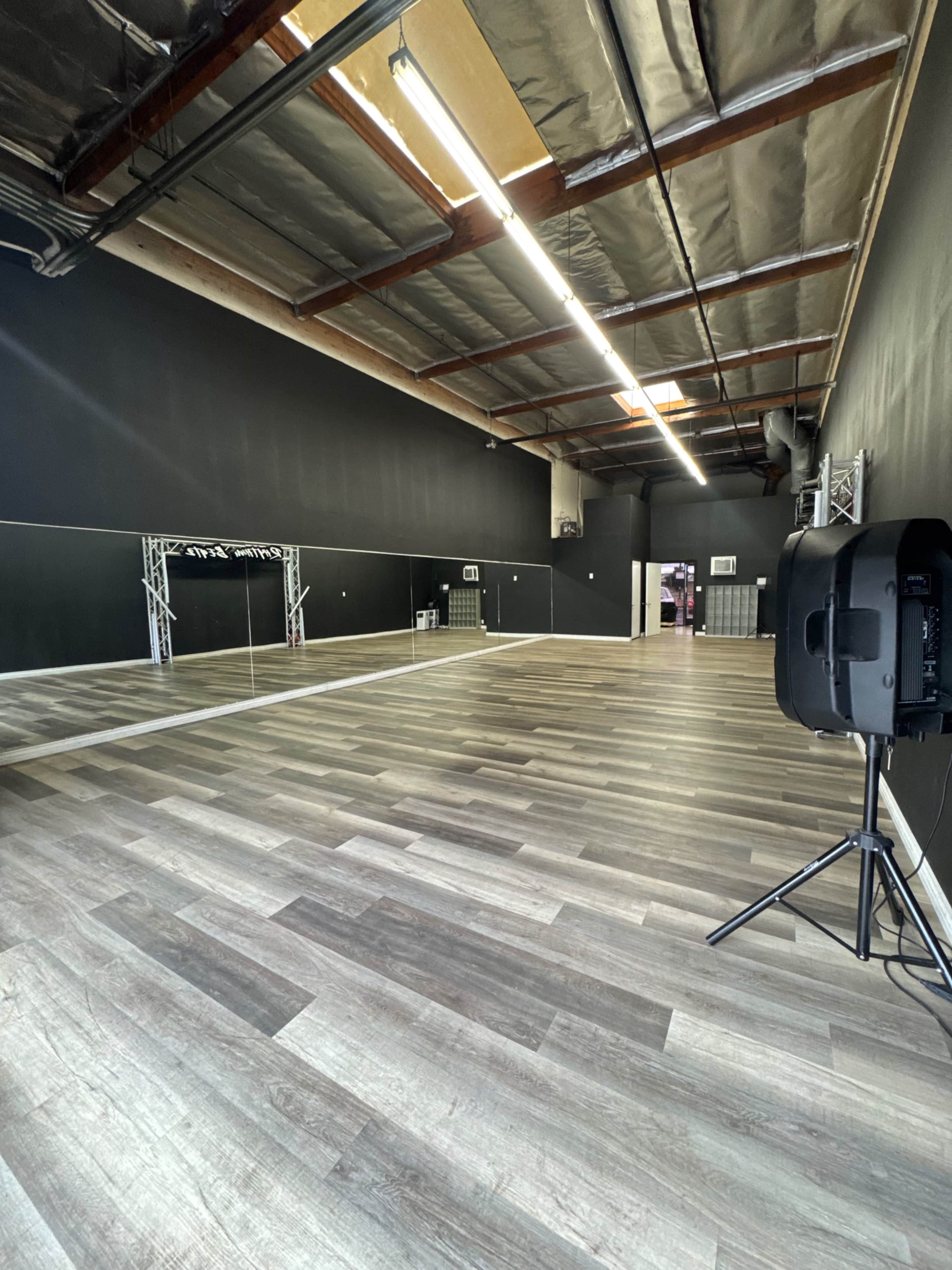 Bright, Spacious Studio with Free Parking Image in Rialto, Rialto, CA