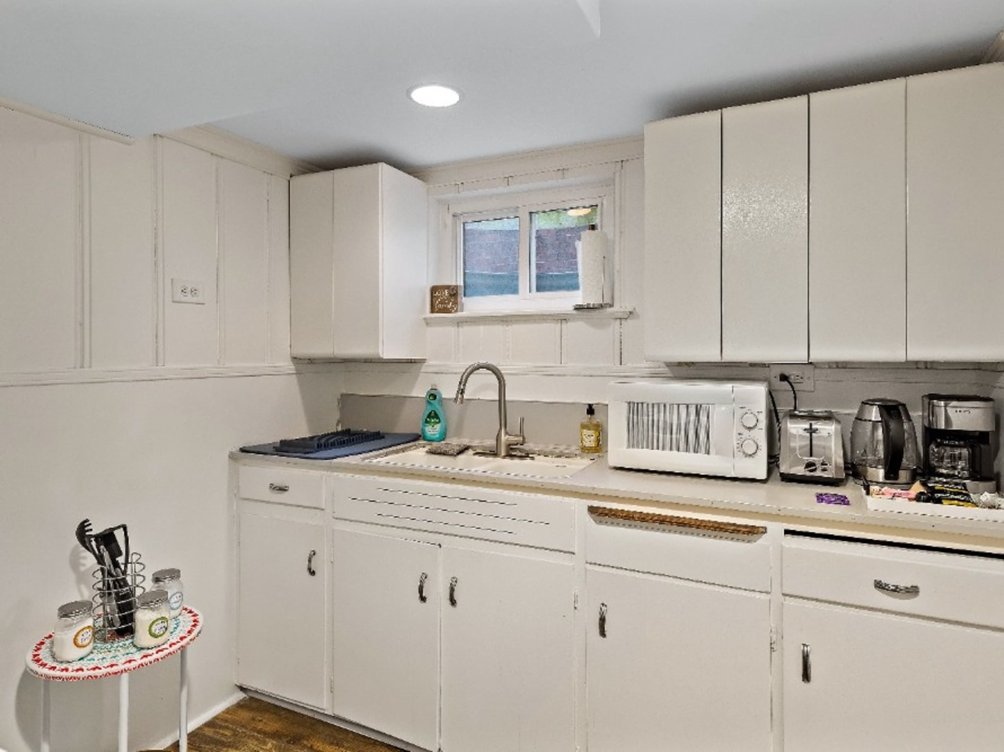 Separate basement w/ kitchen, private bathroom