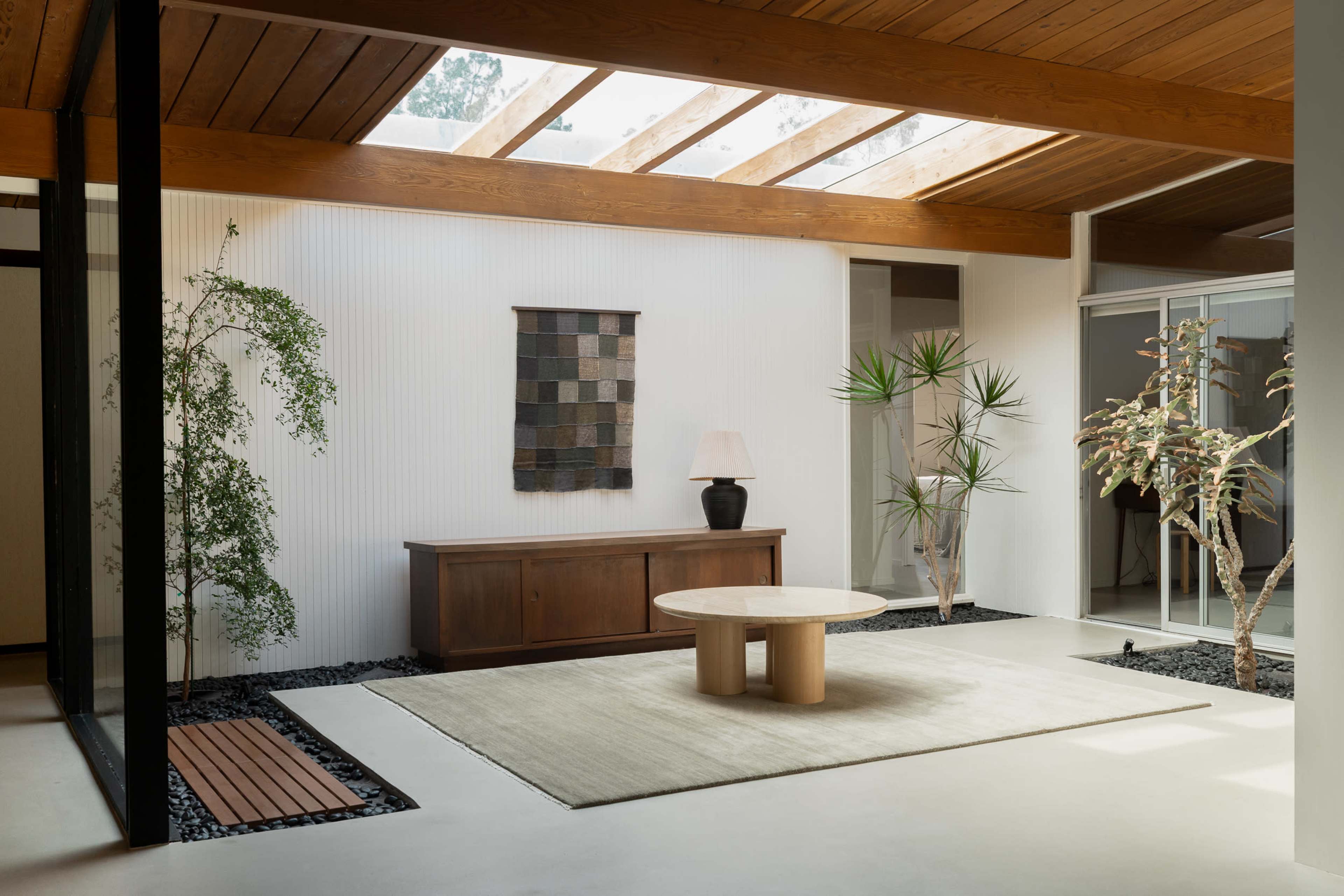Mid Century Architectural Designer Home with Natural Light and Yard Image in Thousand Oaks, Thousand Oaks, CA
