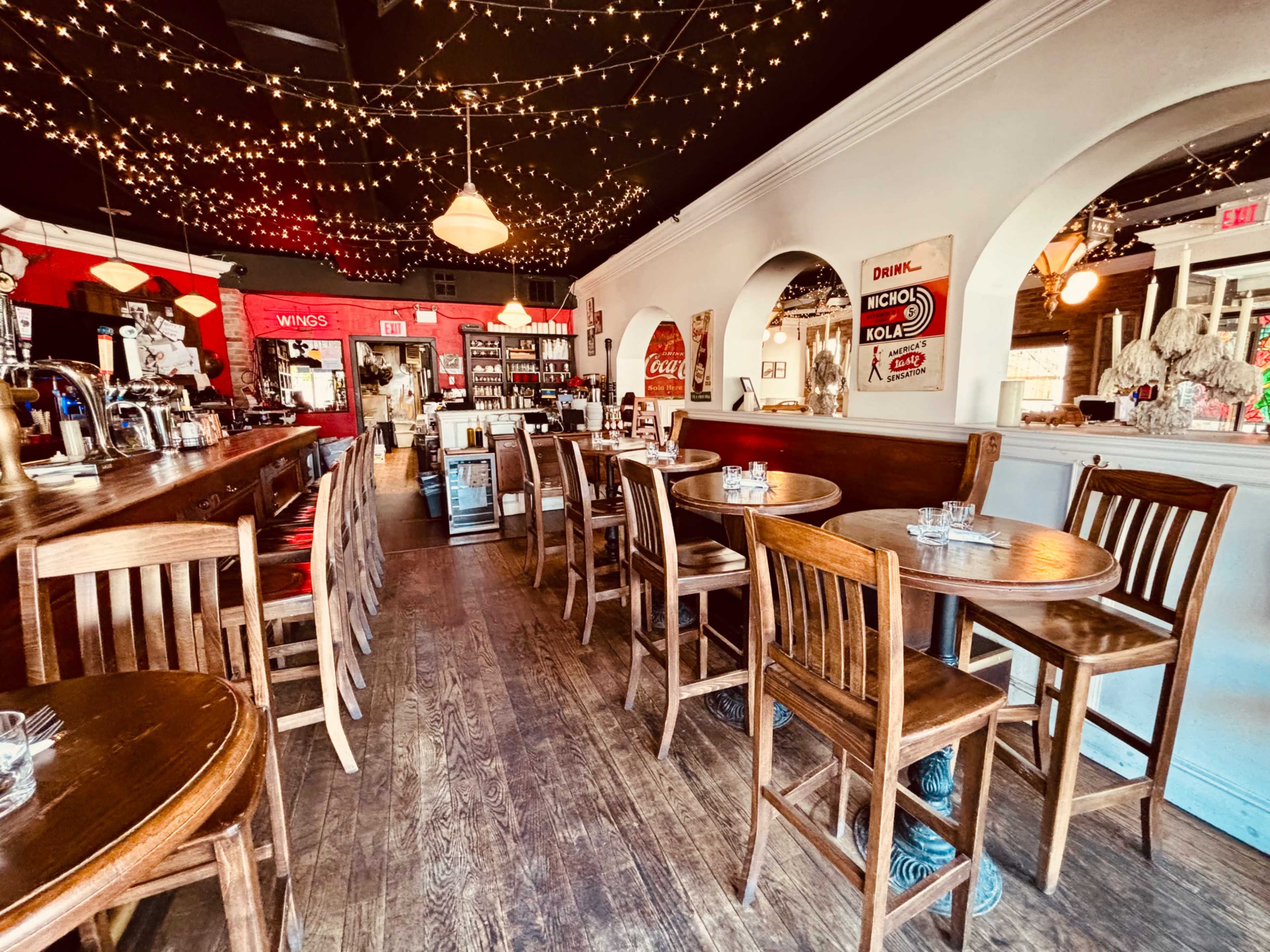 Cozy Italian Speakeasy With a Cozy Vintage Flare! Image in Regal Heights, Toronto, ON