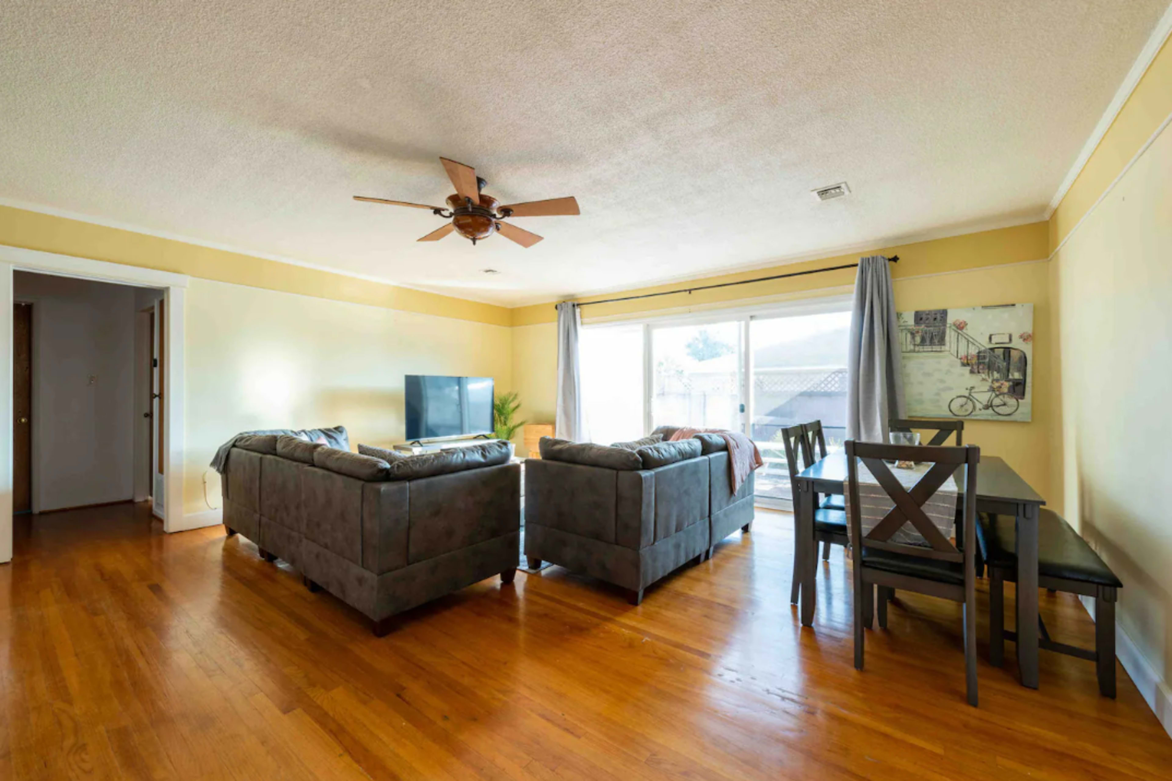 Spacious Retreat 4BR House with BBQ & Backyard Image in Fullerton, Fullerton, CA