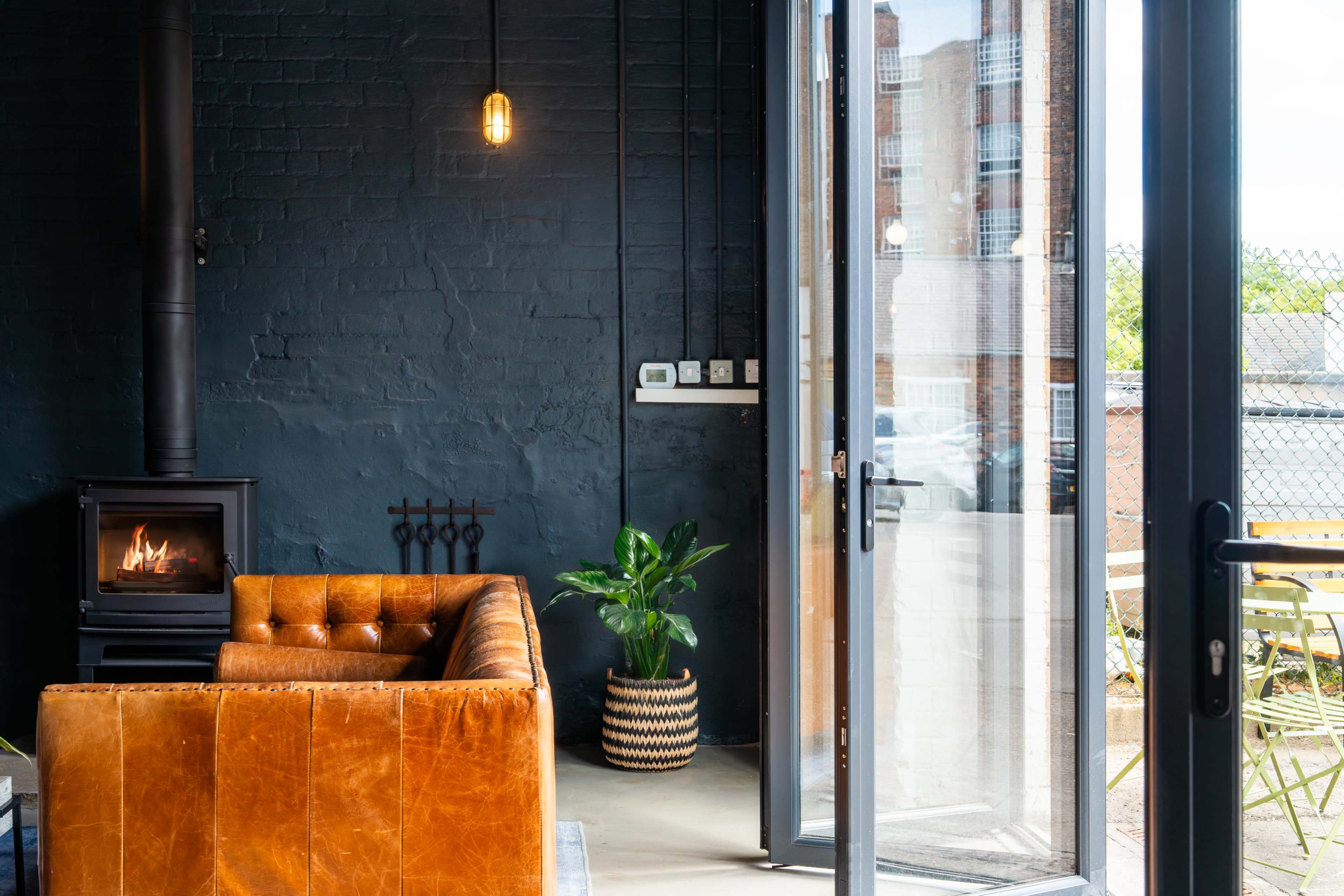 A one-of-a-kind photography, film and events space with infinity cove, kitchen set and audio booth. Image in Derwent, Derby, ENG