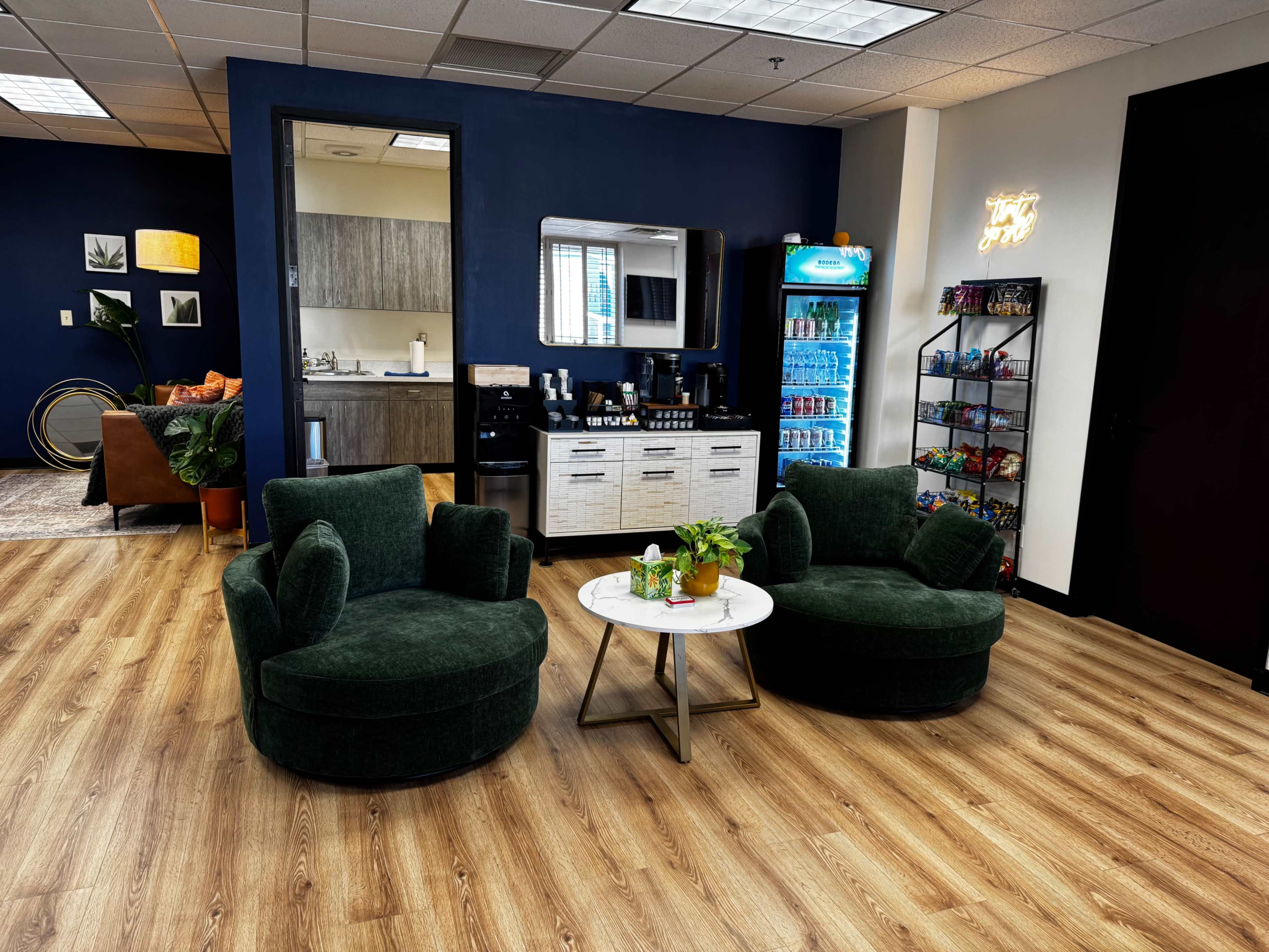 Phoenix-Fits 8-12 w/ 2-4 White Boards, Owl Camera, Smart TVs, Snacks & Drinks Provided Image in Encanto Village, Phoenix, AZ