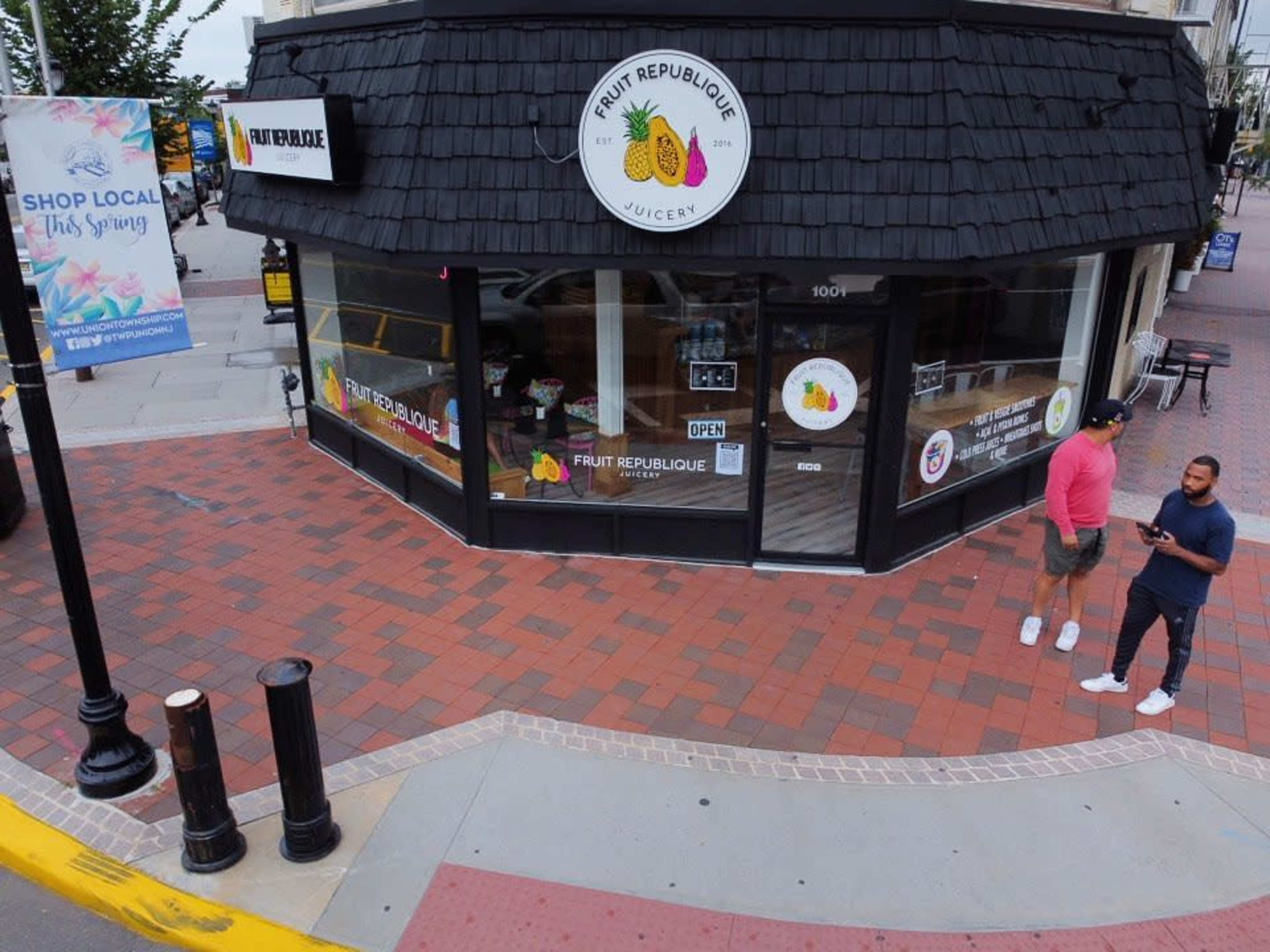Charming Café Space with Corner Juice Bar 300 degree view Image in Union, Union, New Jersey