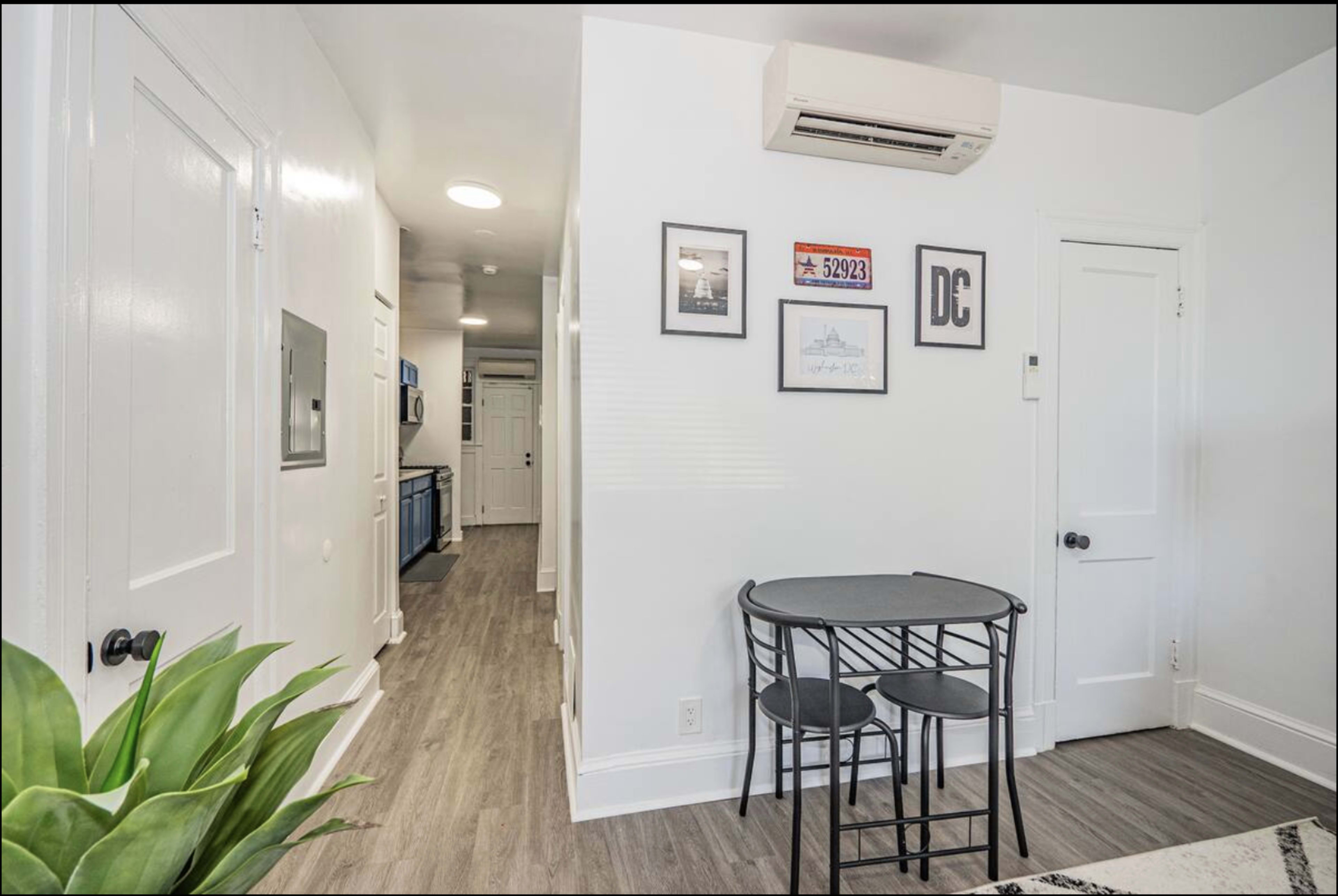 Bright DC Retreat Extended Stays Welcome w/Parking Image in Fairlawn, Washington, DC