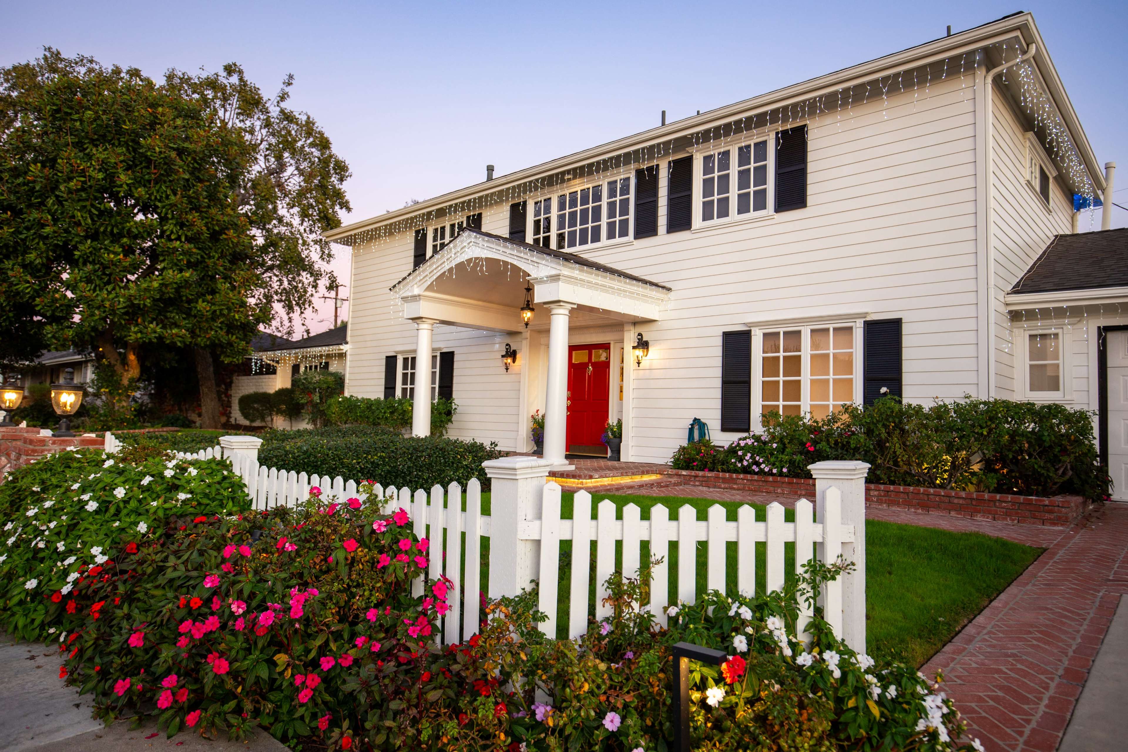 Luxury 4-Bedroom Americana Home w/ Expansive Backyard Pool Image in North Tustin, Santa Ana, CA