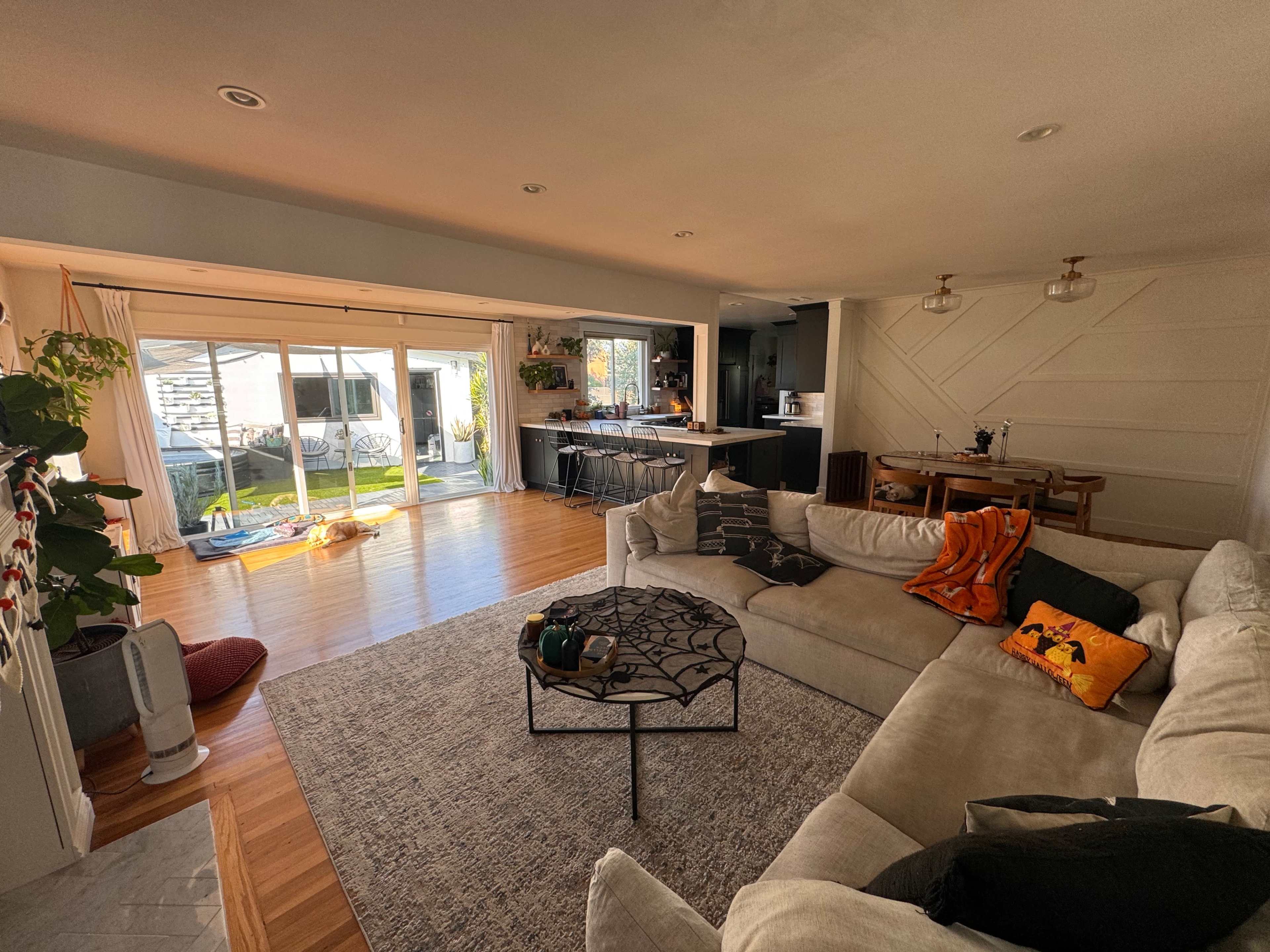 Long Beach House with open floor plan and excellent parking. Image in Los Altos, LONG BEACH, CA