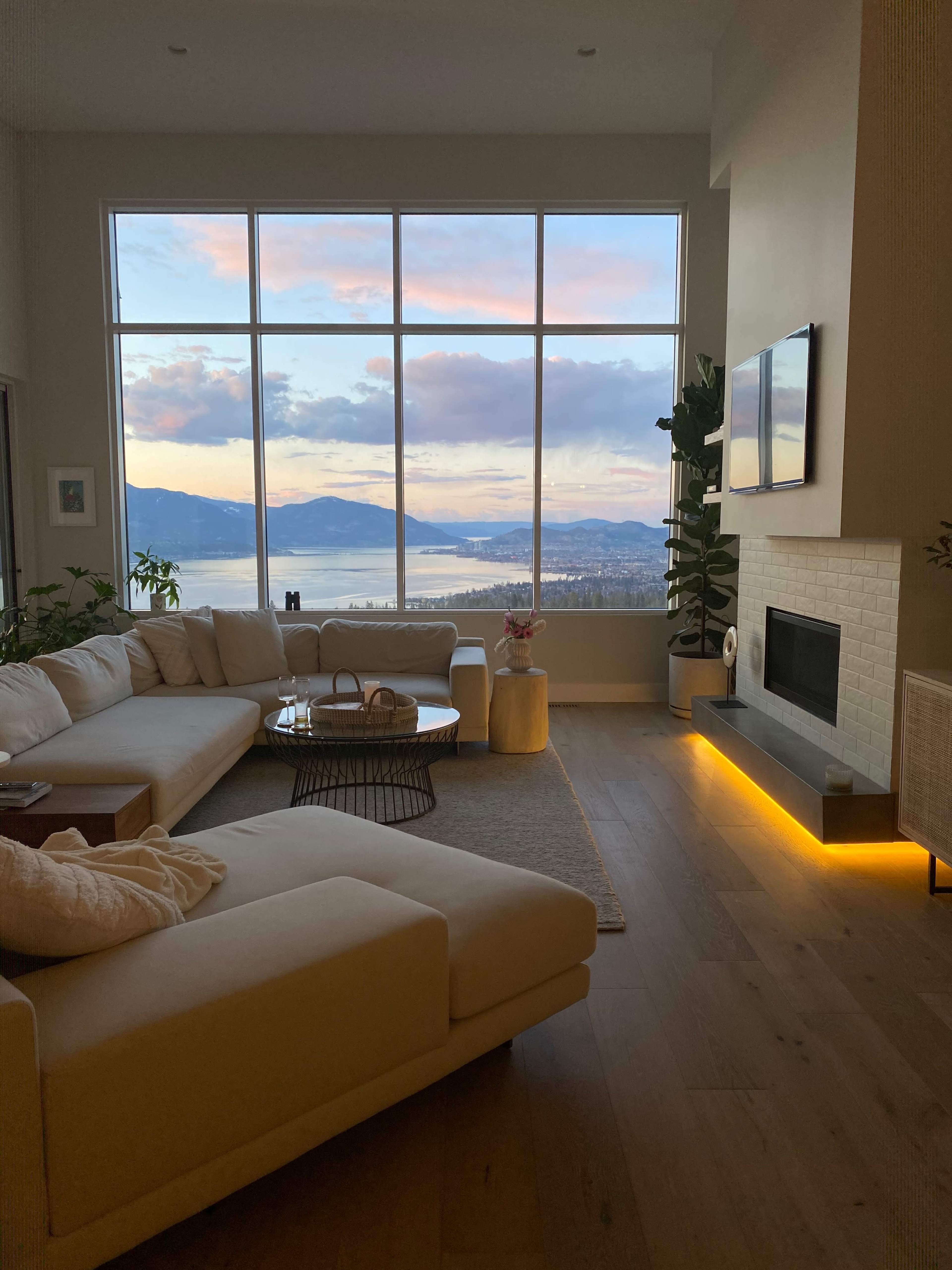 Contemporary Coastal Mountainside Home with Expansive Lake and city Views Image in Southwest Mission, Kelowna, BC