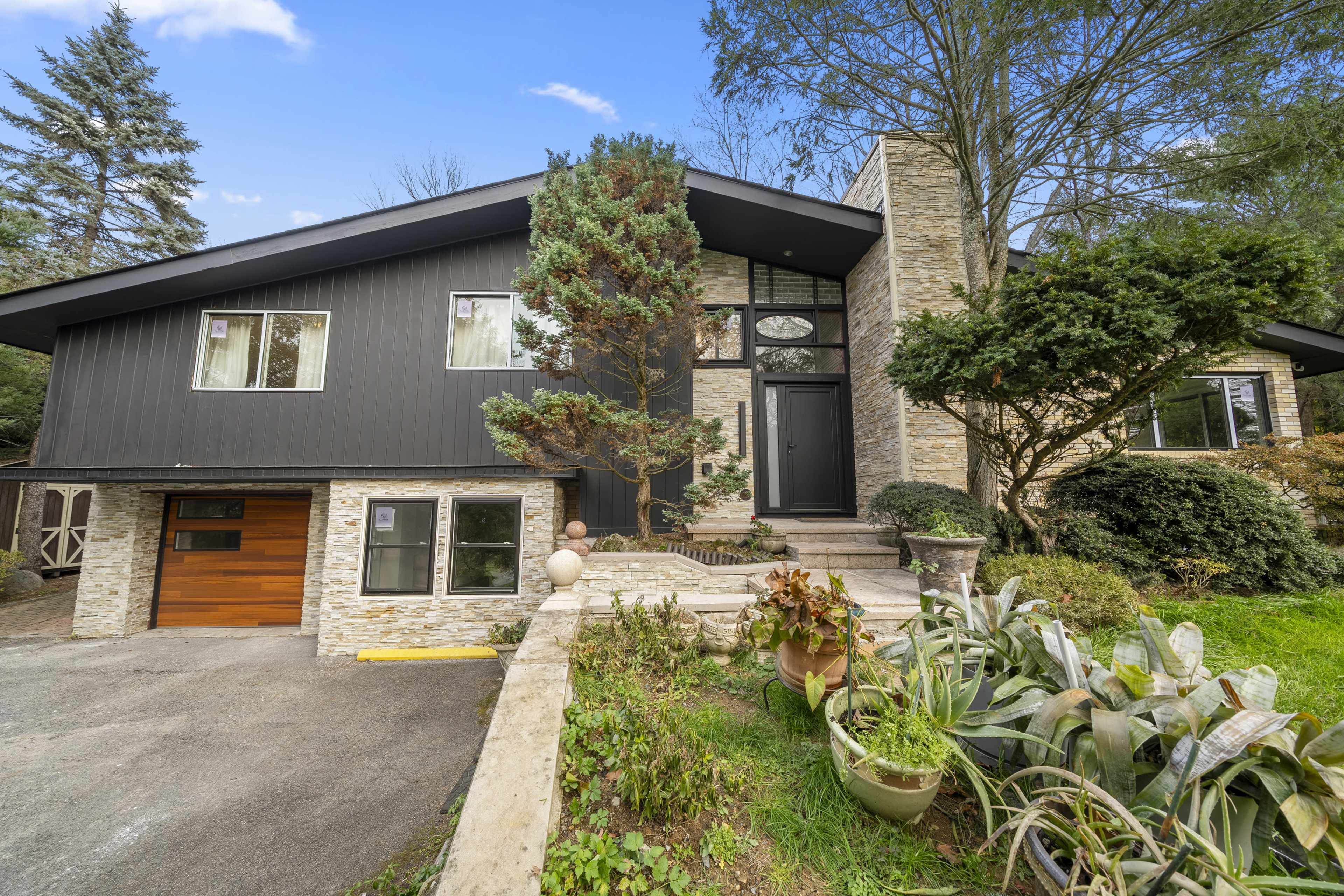 Mid Century Modern Unique Home Close to NYC Image in Mount Pleasant, Thornwood, NY