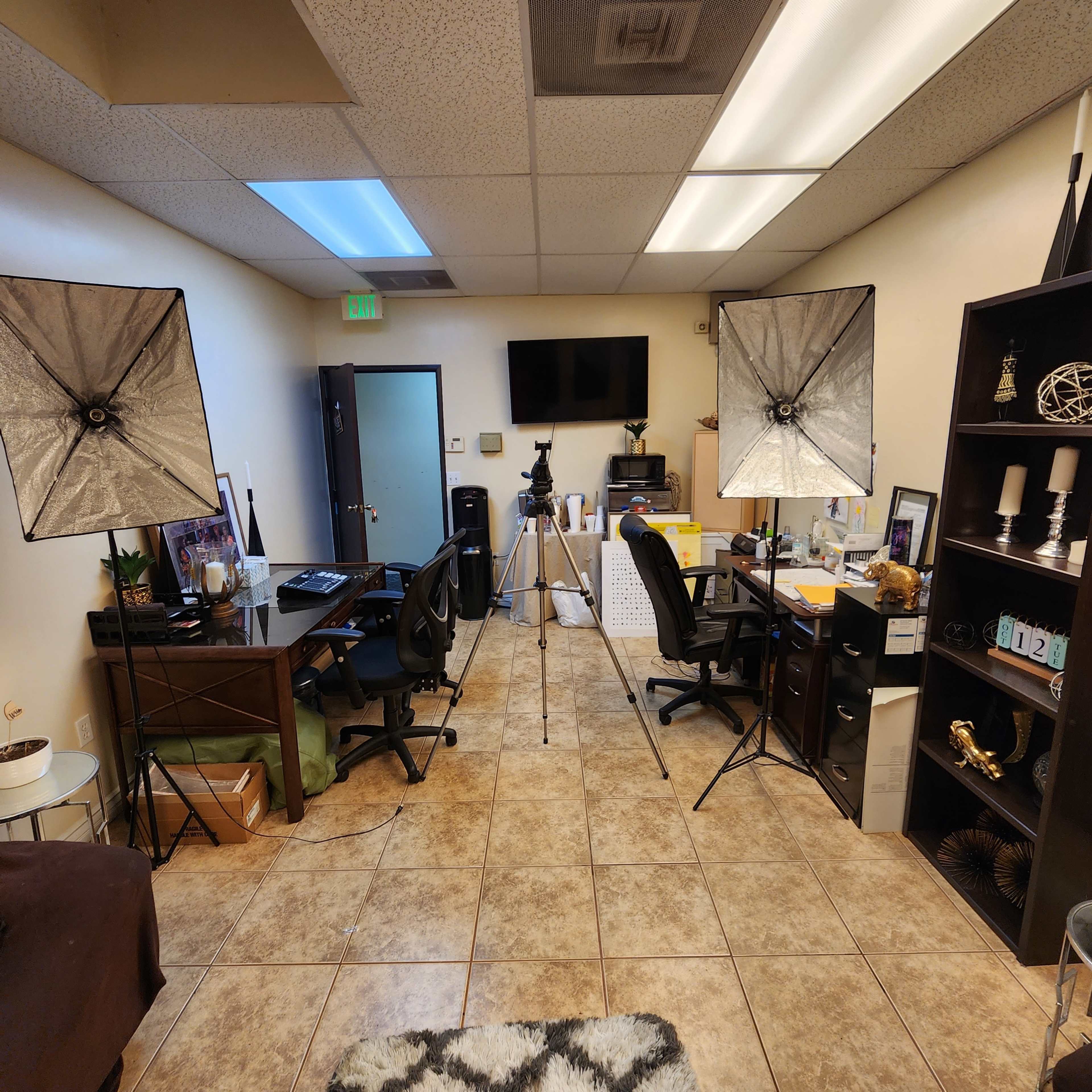 THE LOUNGE Image in Inglewood, Inglewood, CA