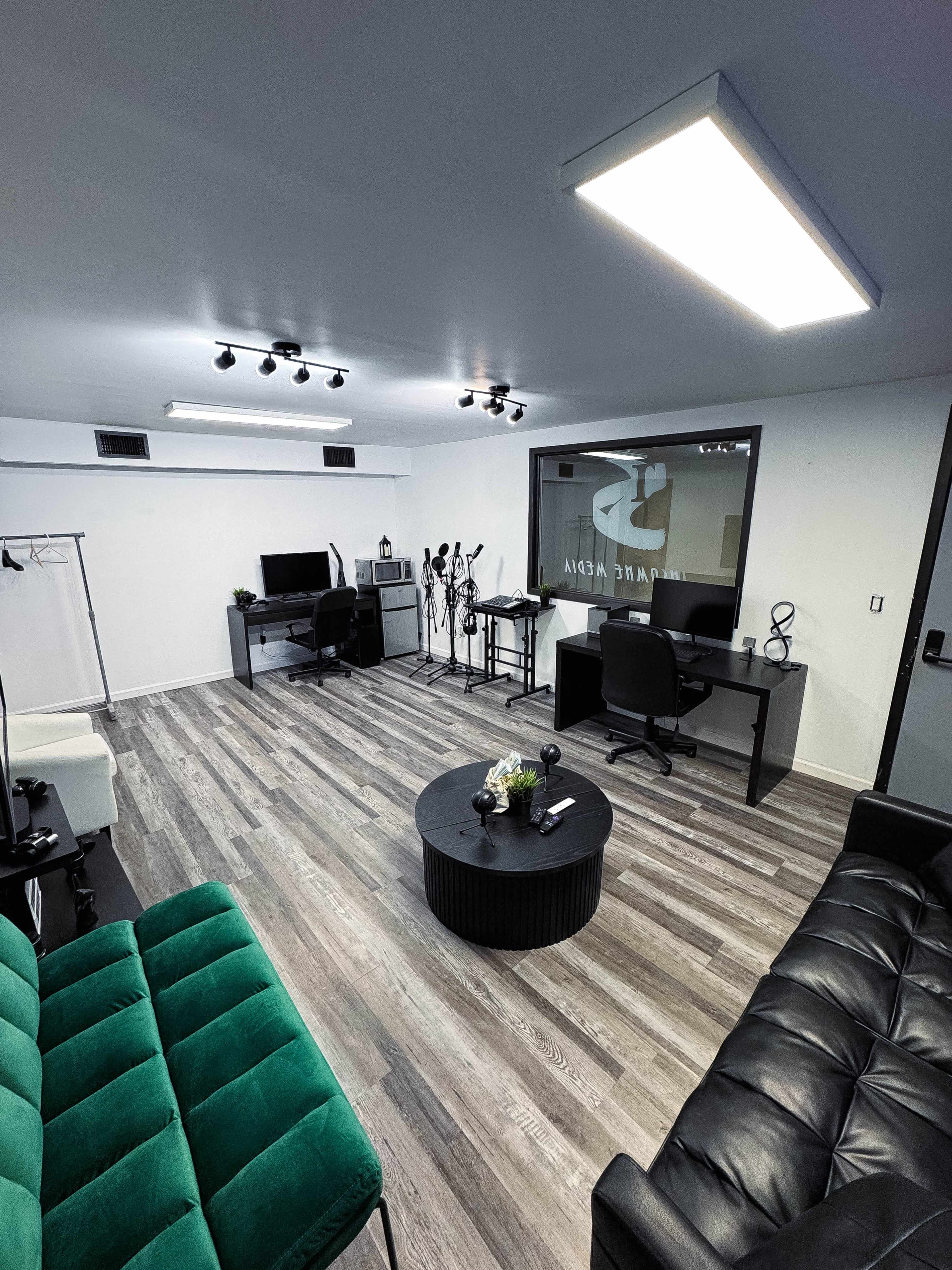 Versatile Podcast Room with TV Wall Image in Islip, Bay Shore, NY