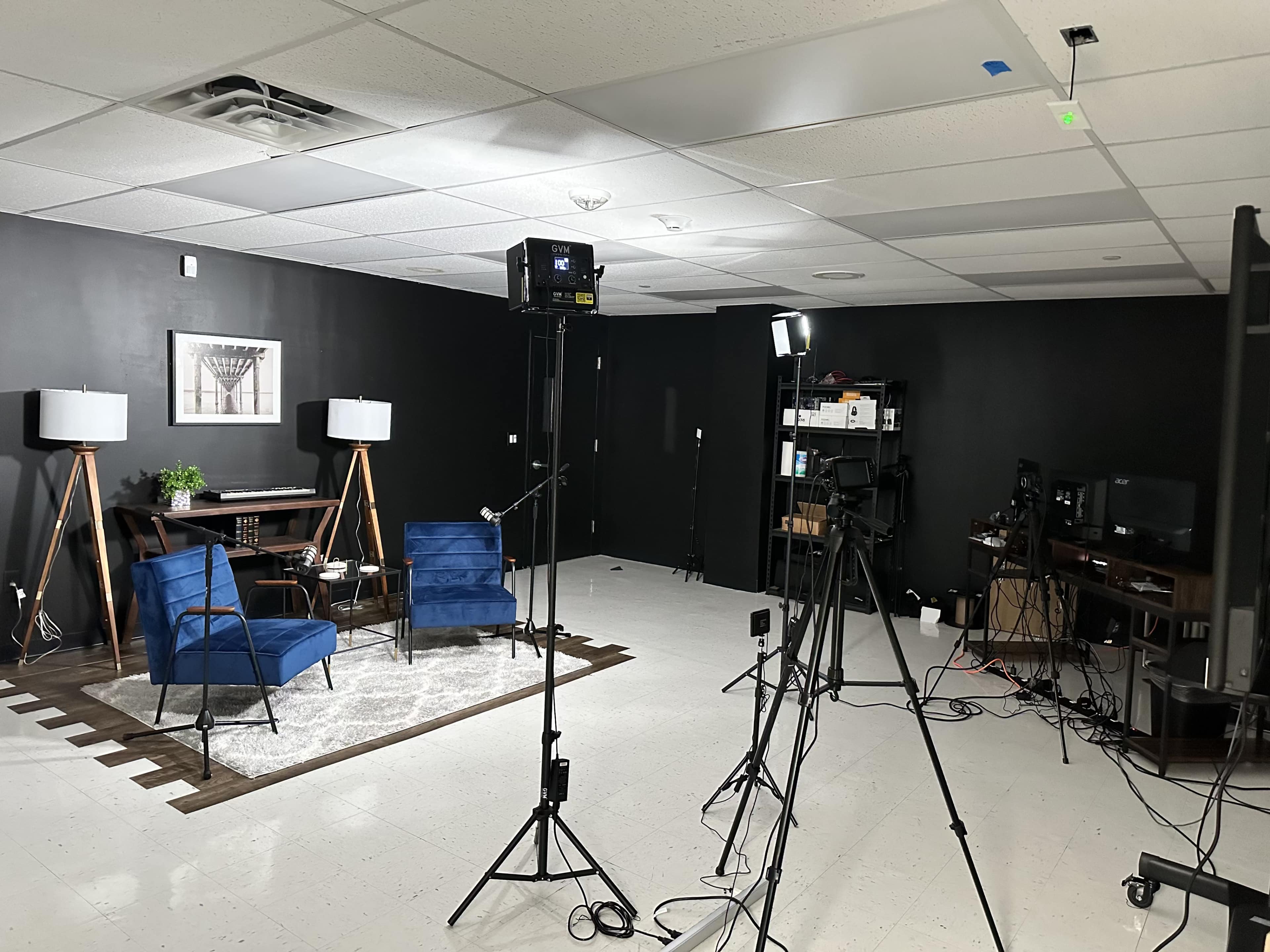 Our fully equipped Media Room is designed for high-quality podcast and video production. The space includes installed professional cameras, lighting, microphones, and audio interfaces — everything needed for recording interviews, podcasts, and creative content. Whether you're a solo creator or a team, the room is plug-and-play ready to support your production needs. Image in Hempstead, Hempstead, NY