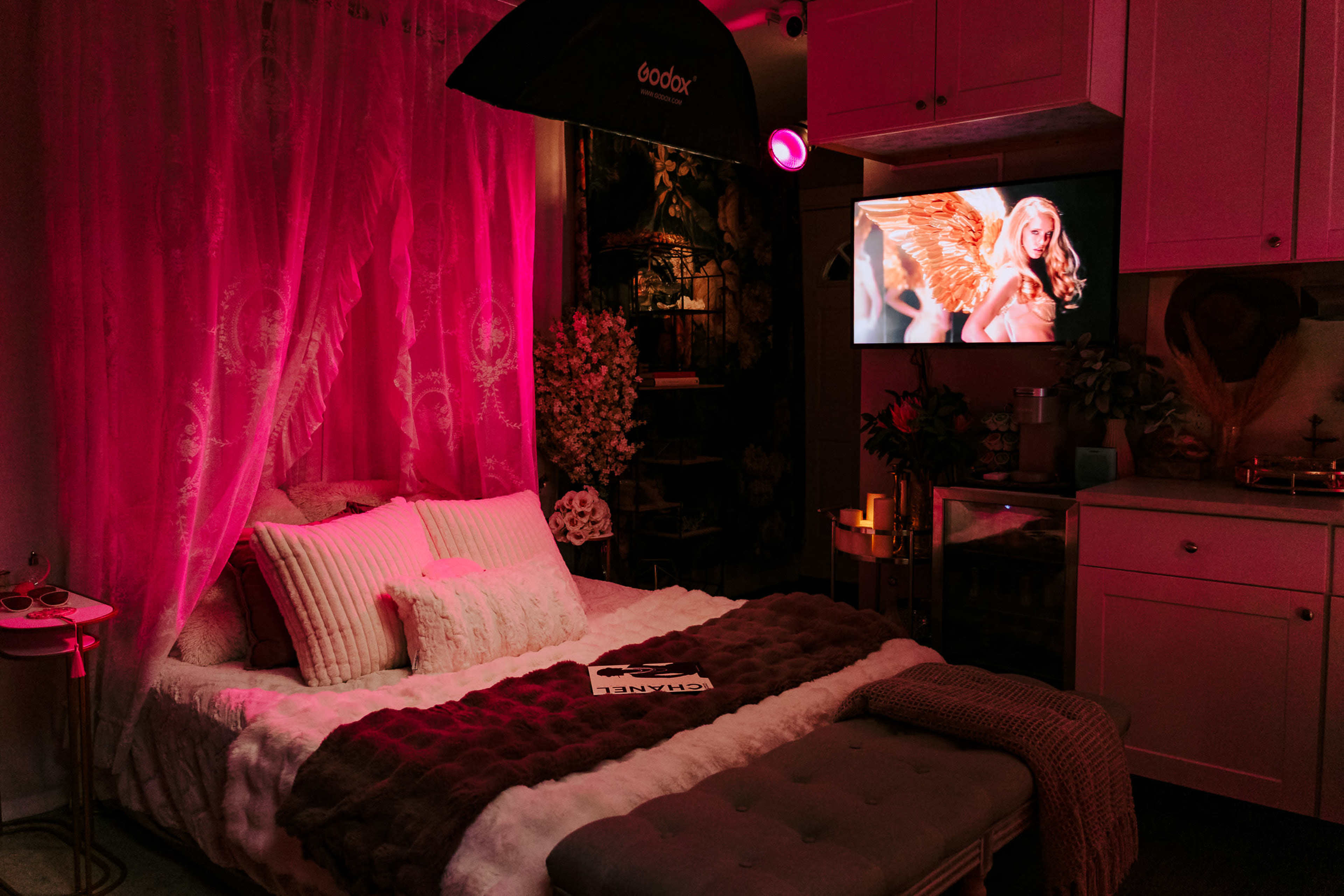 Giant Valentine's Bow + Bed + Sofa + Free Lights Image in Deerfield Village, Houston, TX