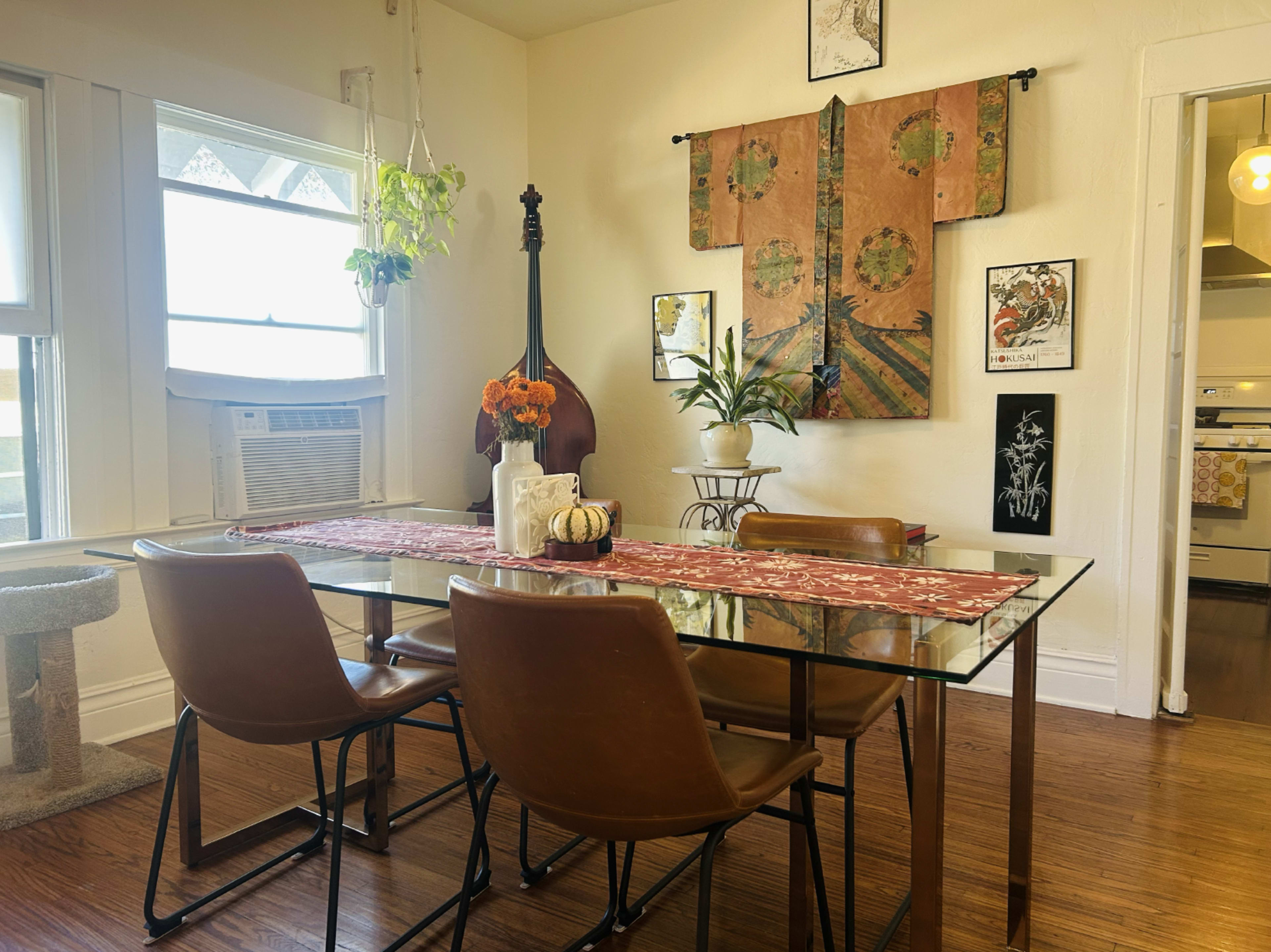 Vintage Bohemian Apartment in a Restored 1920s Duplex Image in Harvard Heights, Los Angeles, CA