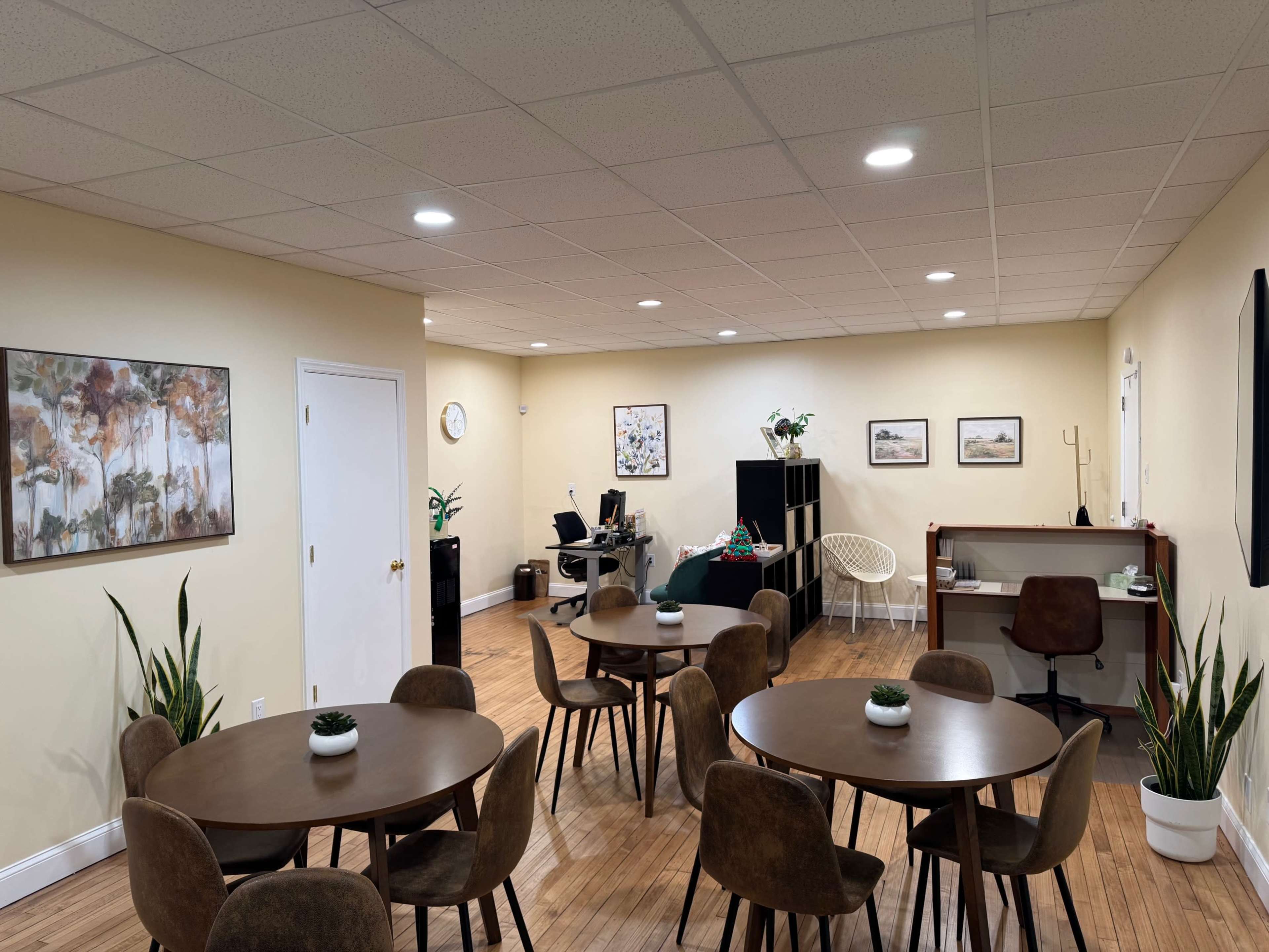 Downtown office with lots of natural light Image in Rutherford, Rutherford, NJ