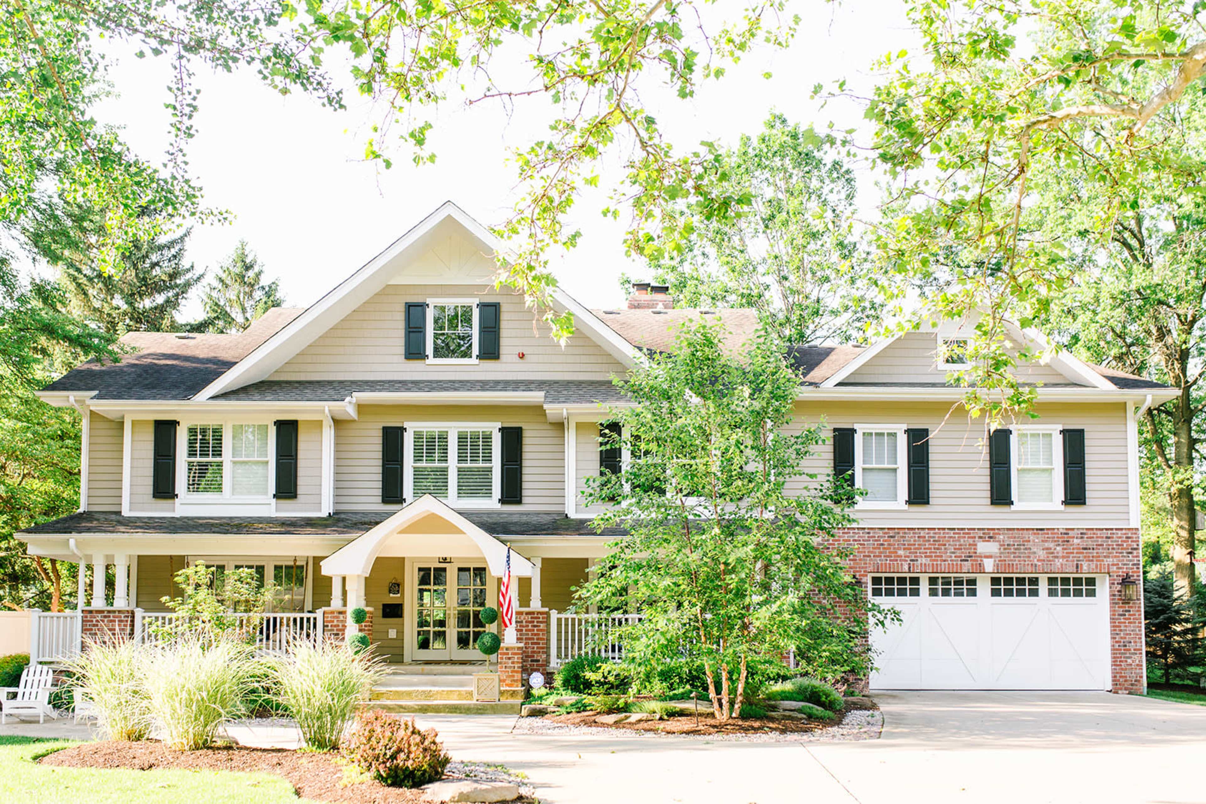 Spacious Transitional Design Blogger Home in Glen Ellyn, IL Image in Milton Township, Glen Ellyn, IL