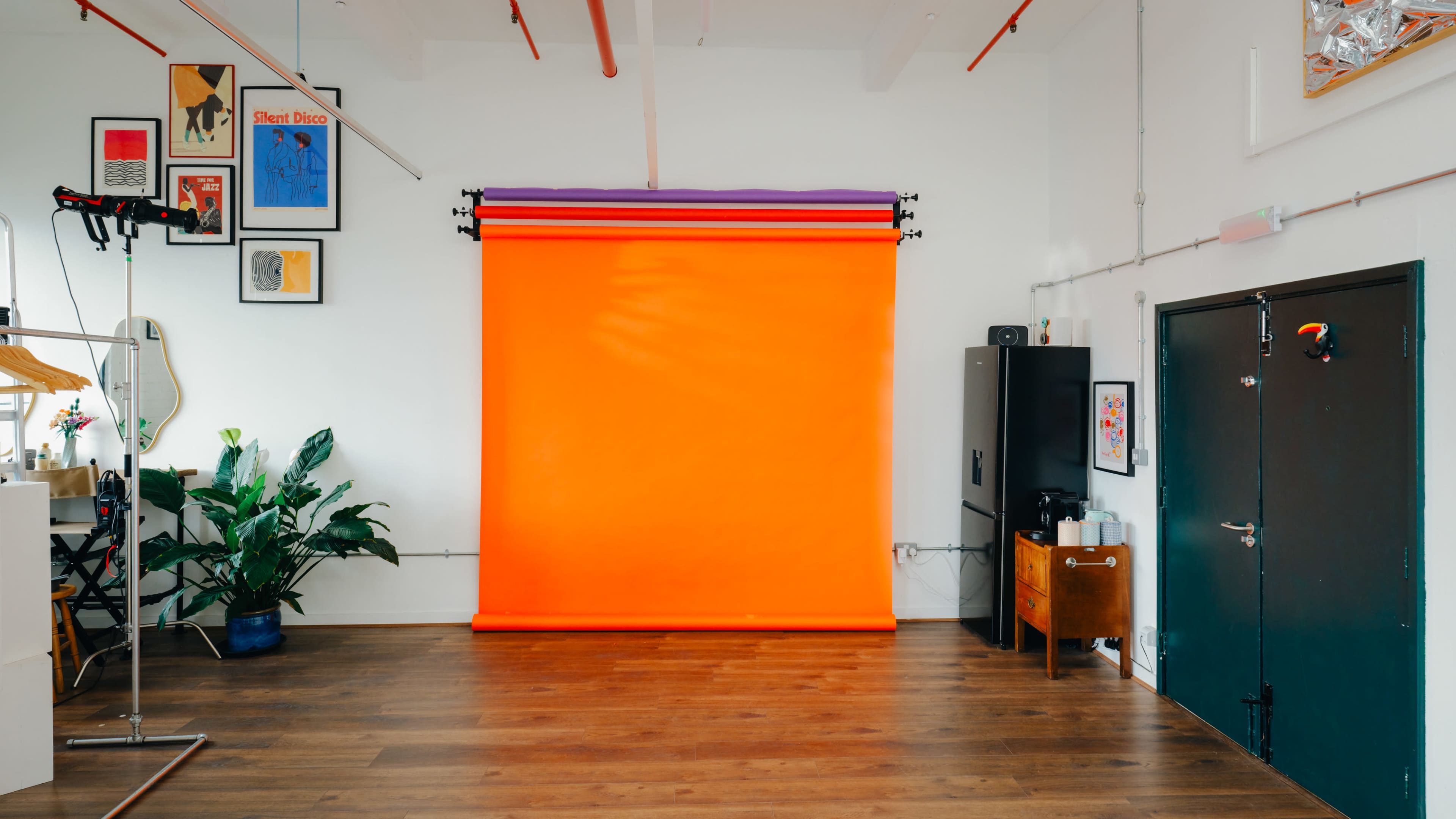 Modern East London Photo Studio with Infinity Cove Image in London, London, ENG