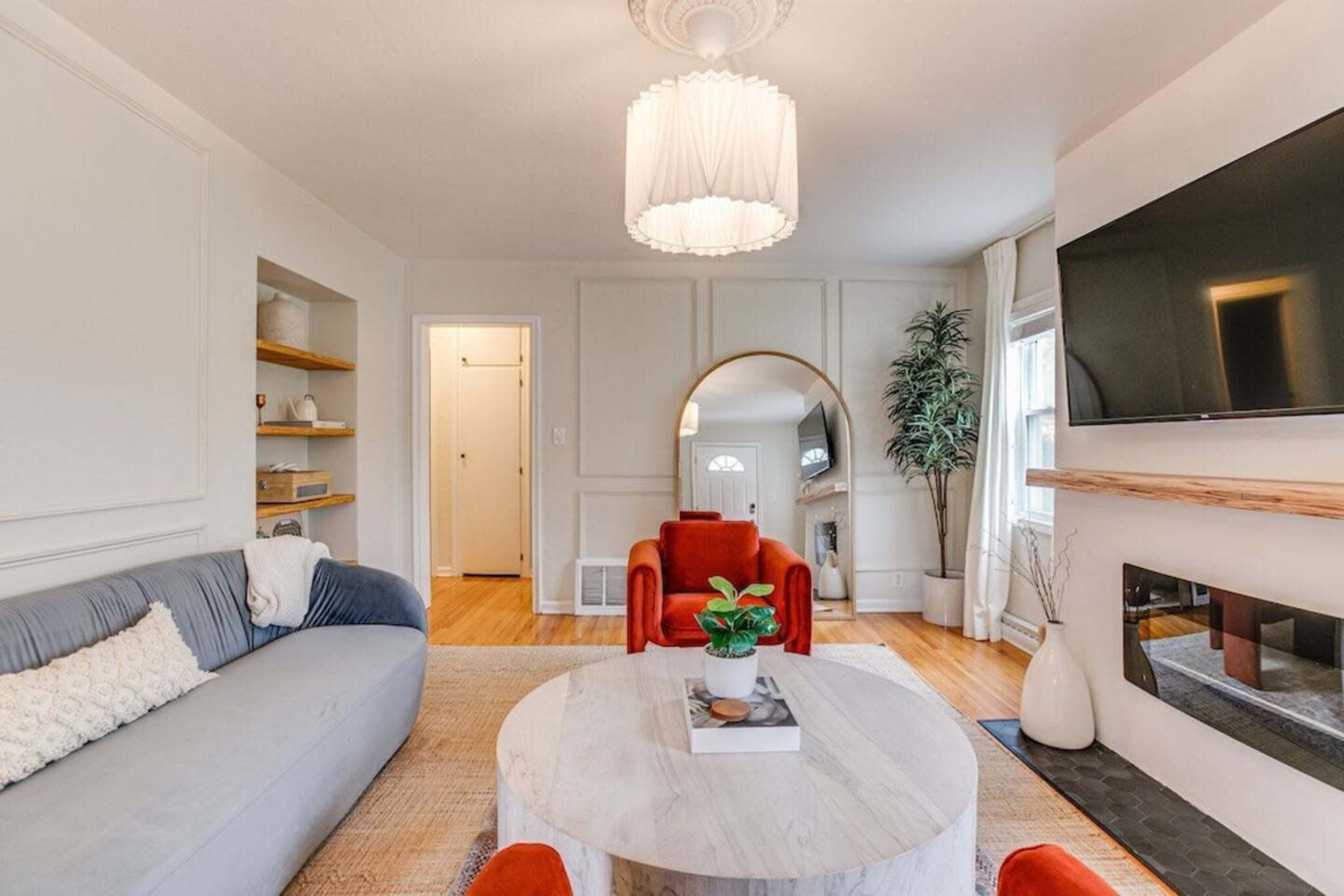Chic And Stylish Content House in South Bend Image in Portage Township, South Bend, IN