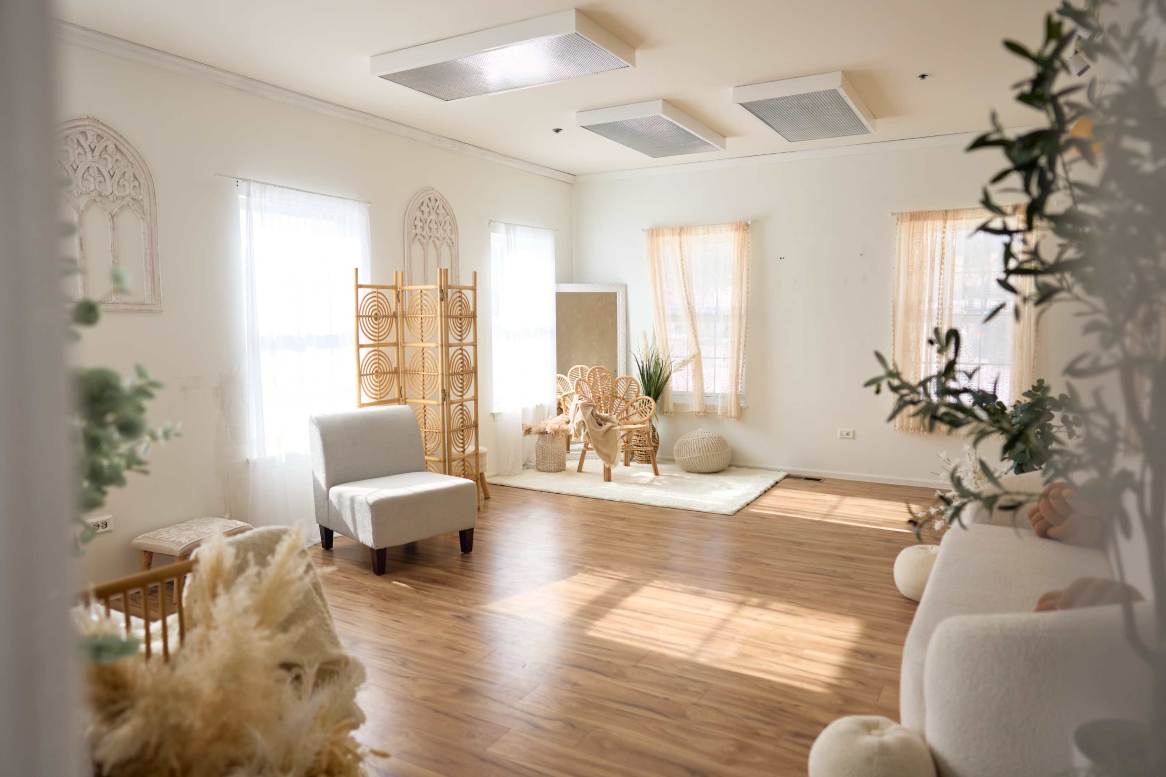 Beautiful Boho Suite with a lot of natural light and Studio style room with white backdrop Image in Winfield Township, Winfield, IL