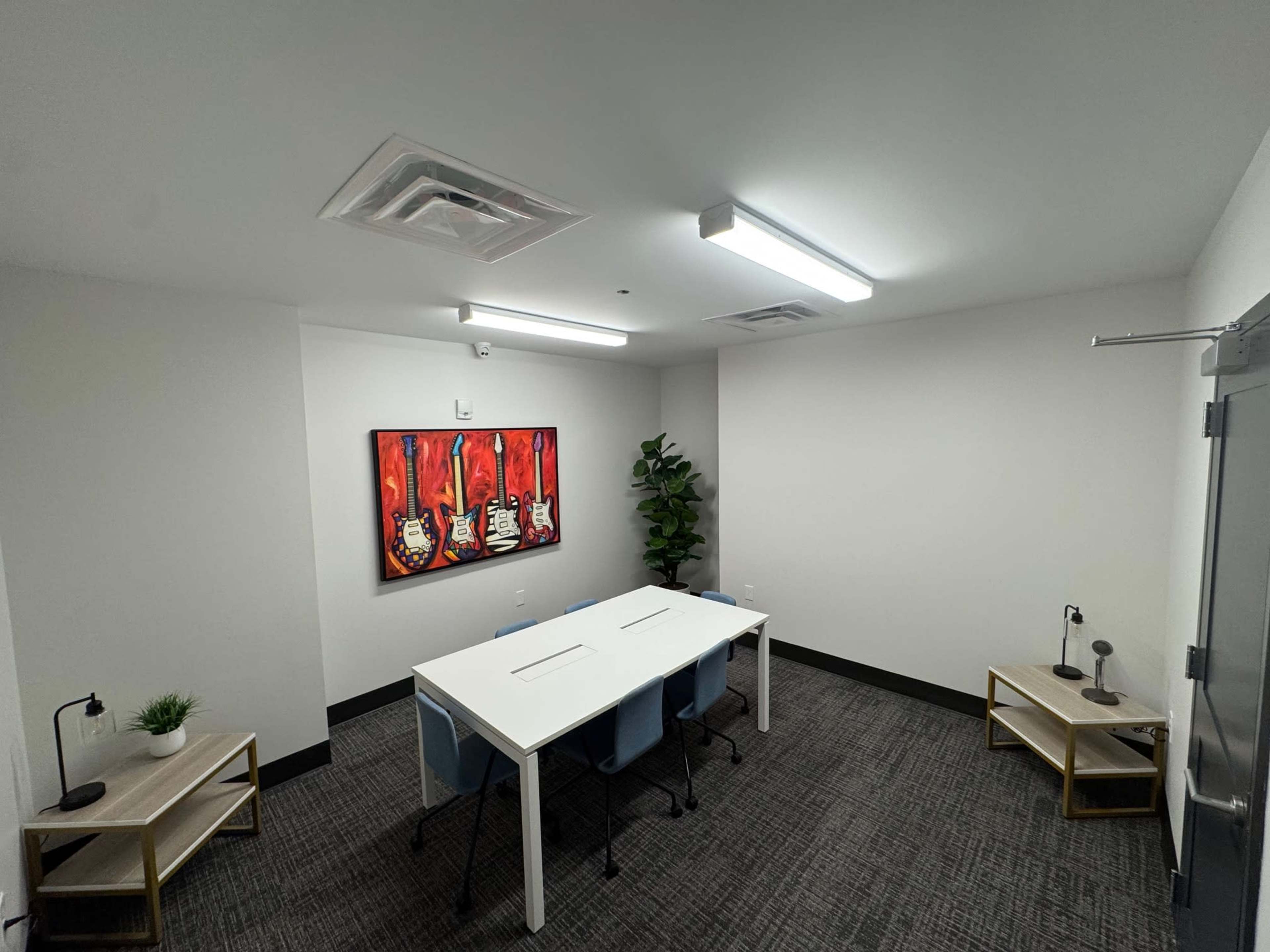 Quiet meeting room for 6 Image in Donelson, nashville, TN