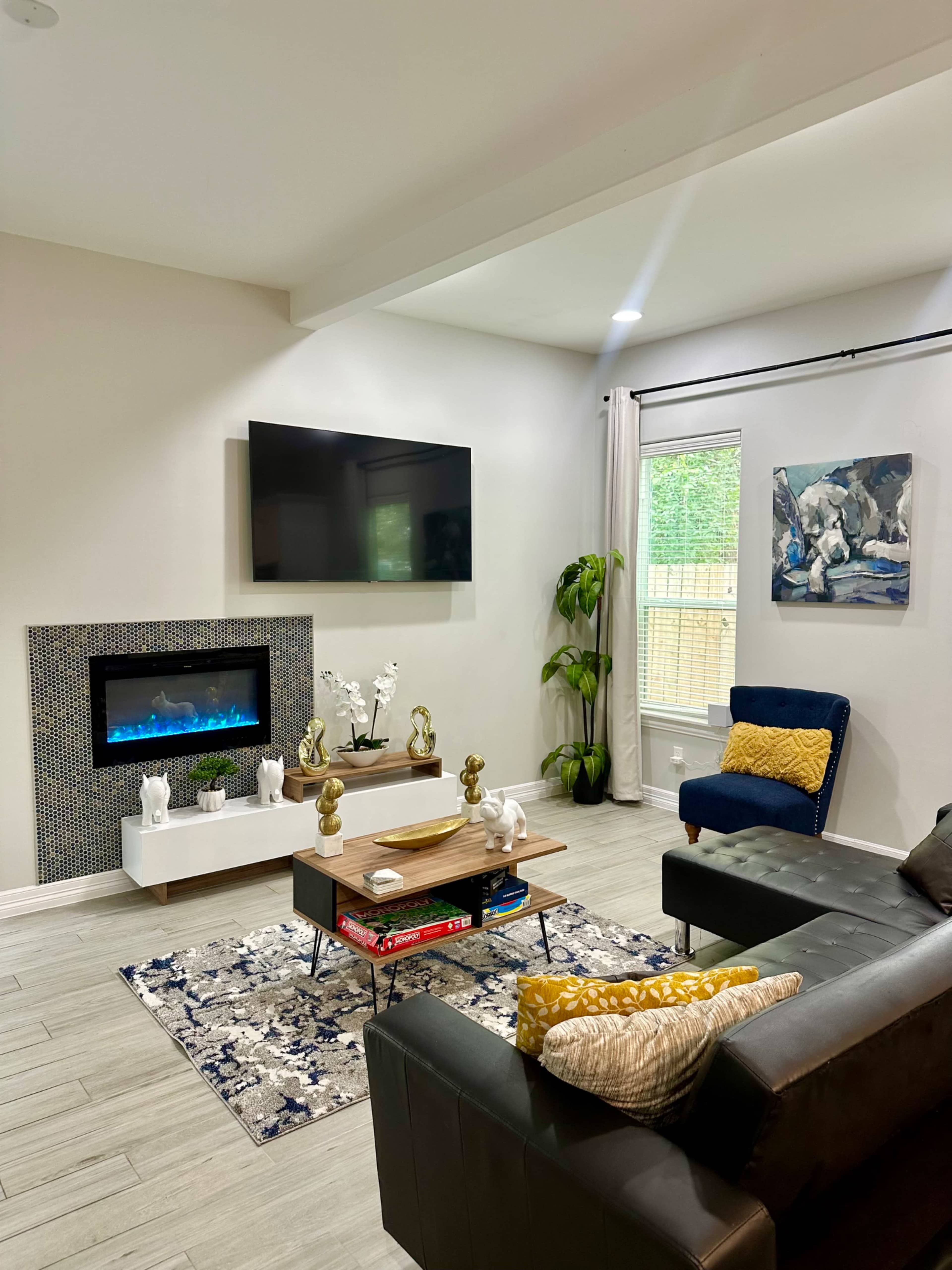 Htown Urban Retreat mins to Downtown & NRG! Image in Sunnyside, Houston, TX