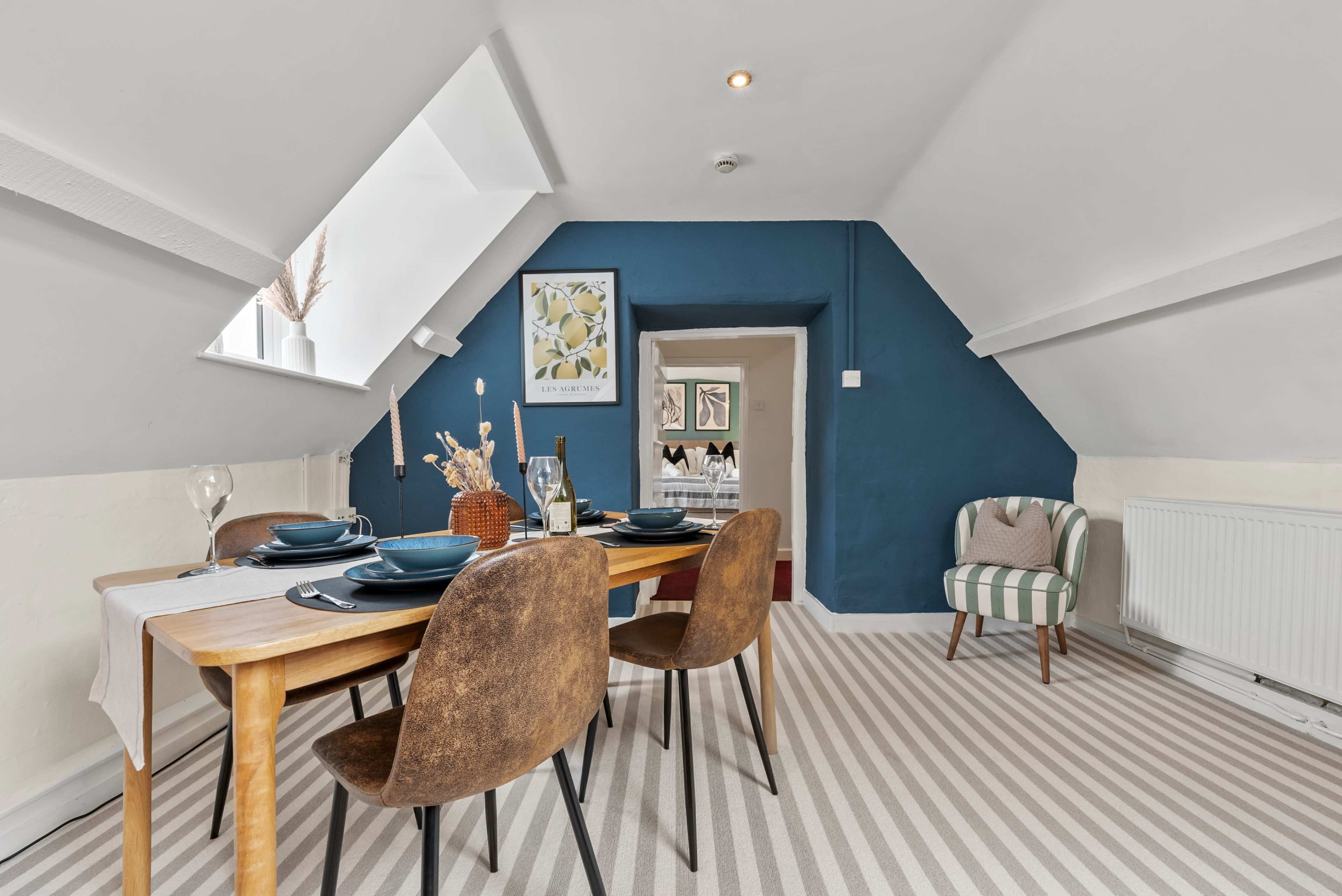 2-BR Cosy & Beautiful Loft in Cotswold w/ Parking - Norcote Loft Image in Lower Norcote, Cirencester, ENG