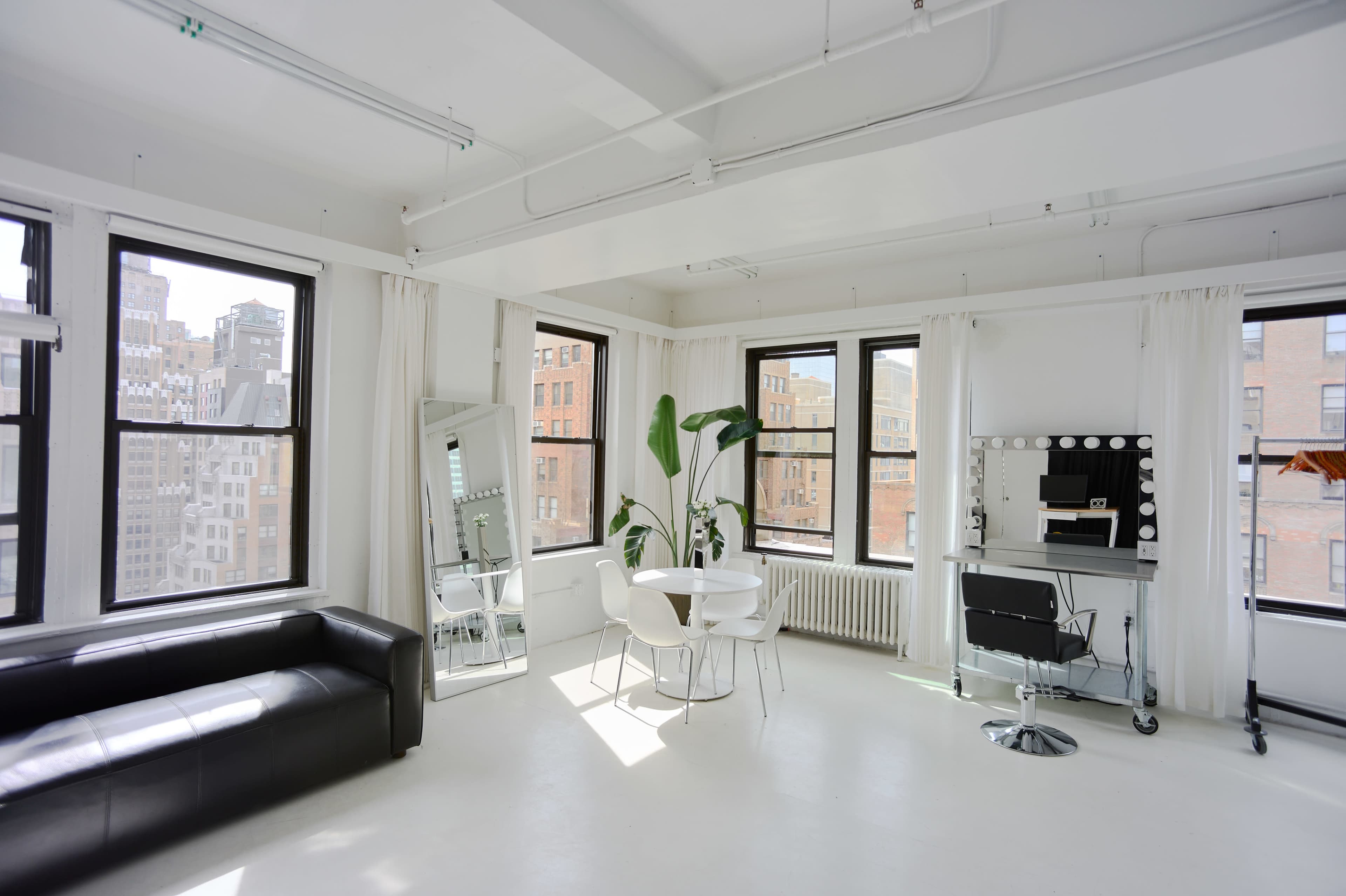 Midtown Fully-Equipped Daylight Cyclorama Studio Image in Midtown Manhattan, New York, NY