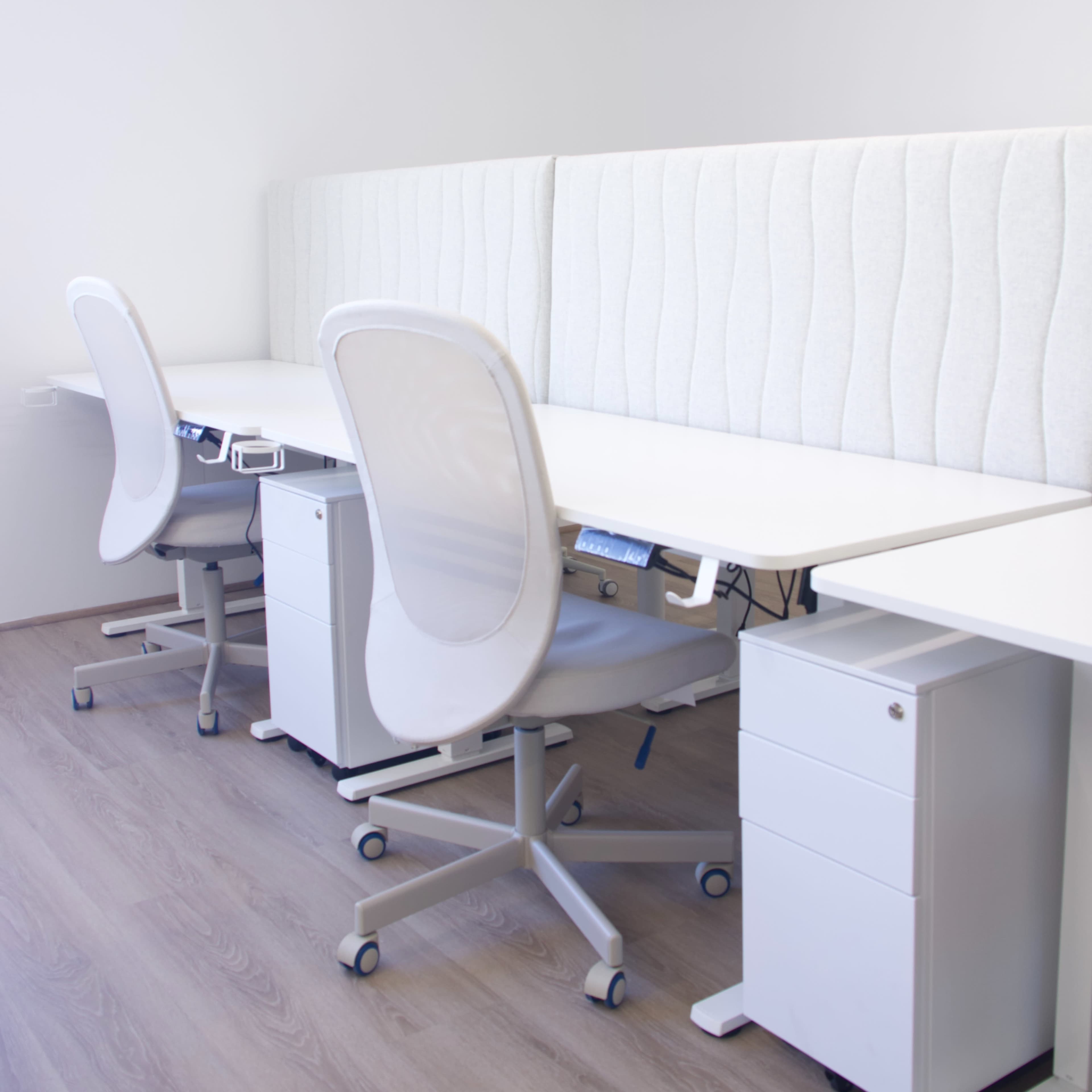 【Grand Opening 20% Off】 Minimalist Cyclorama Studio With Natural Light Image in Mascot, Mascot, NSW