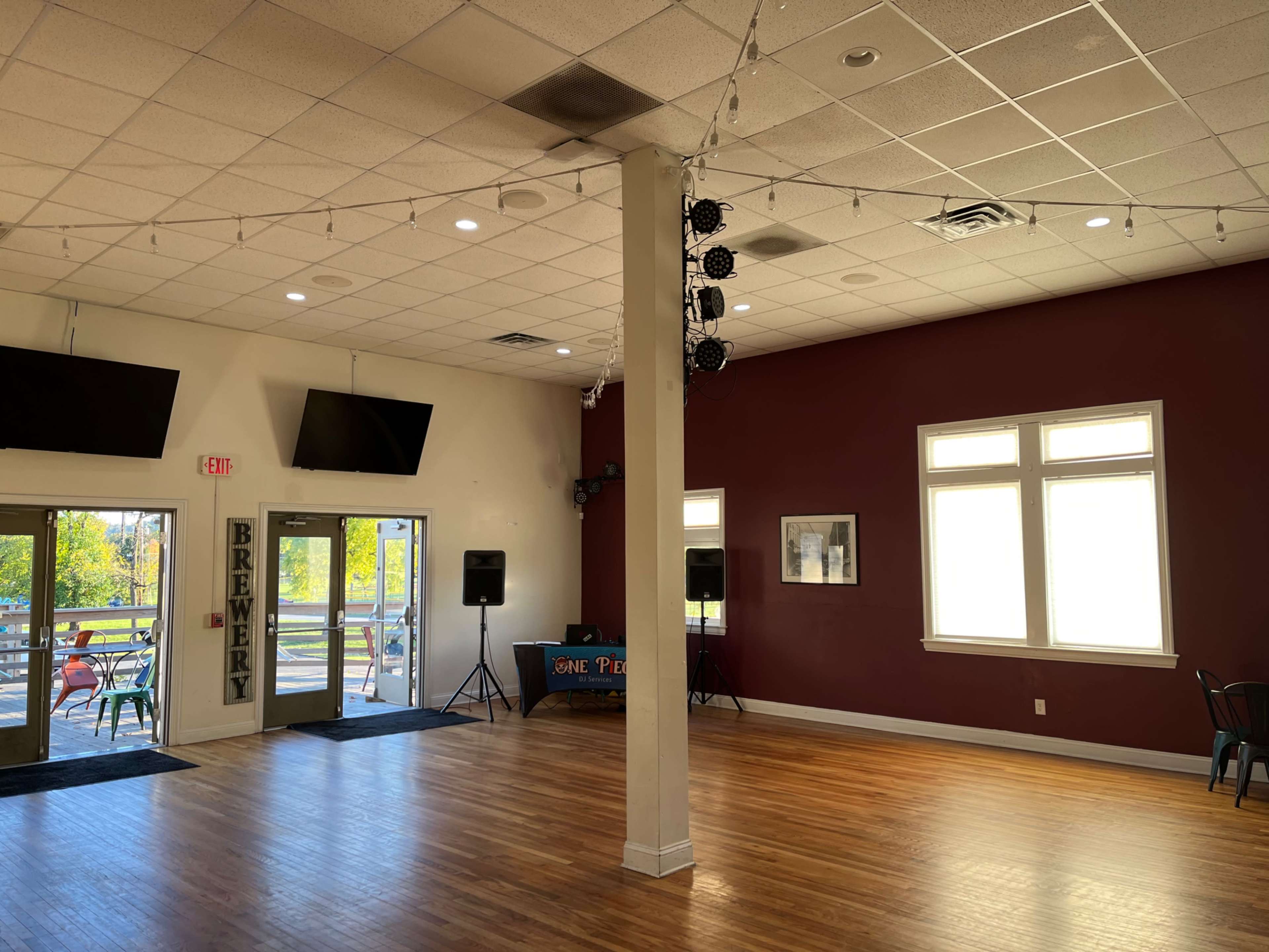 Open Access Room with Windows Image in California, Cincinnati, OH