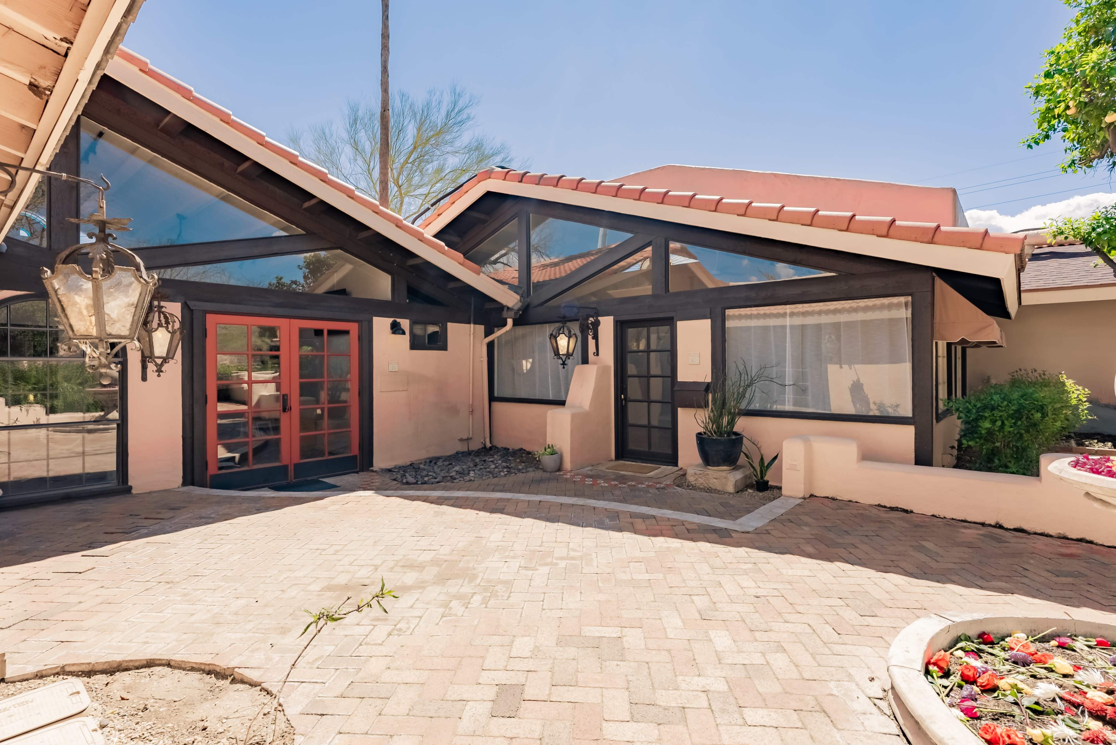 Beautiful Natural Light Scottsdale Studio Image in South Scottsdale, Scottsdale, AZ