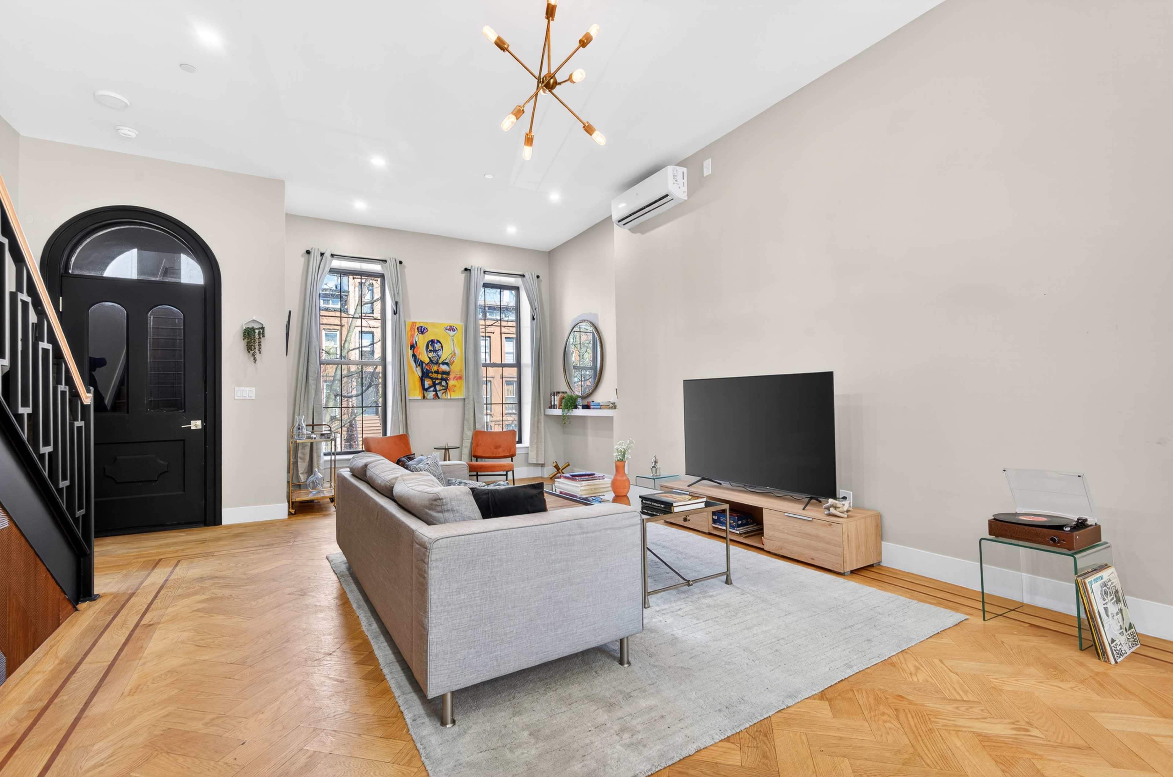 Brownstone - Urban design - Natural light Image in Bedford-Stuyvesant, Bklyn, NY