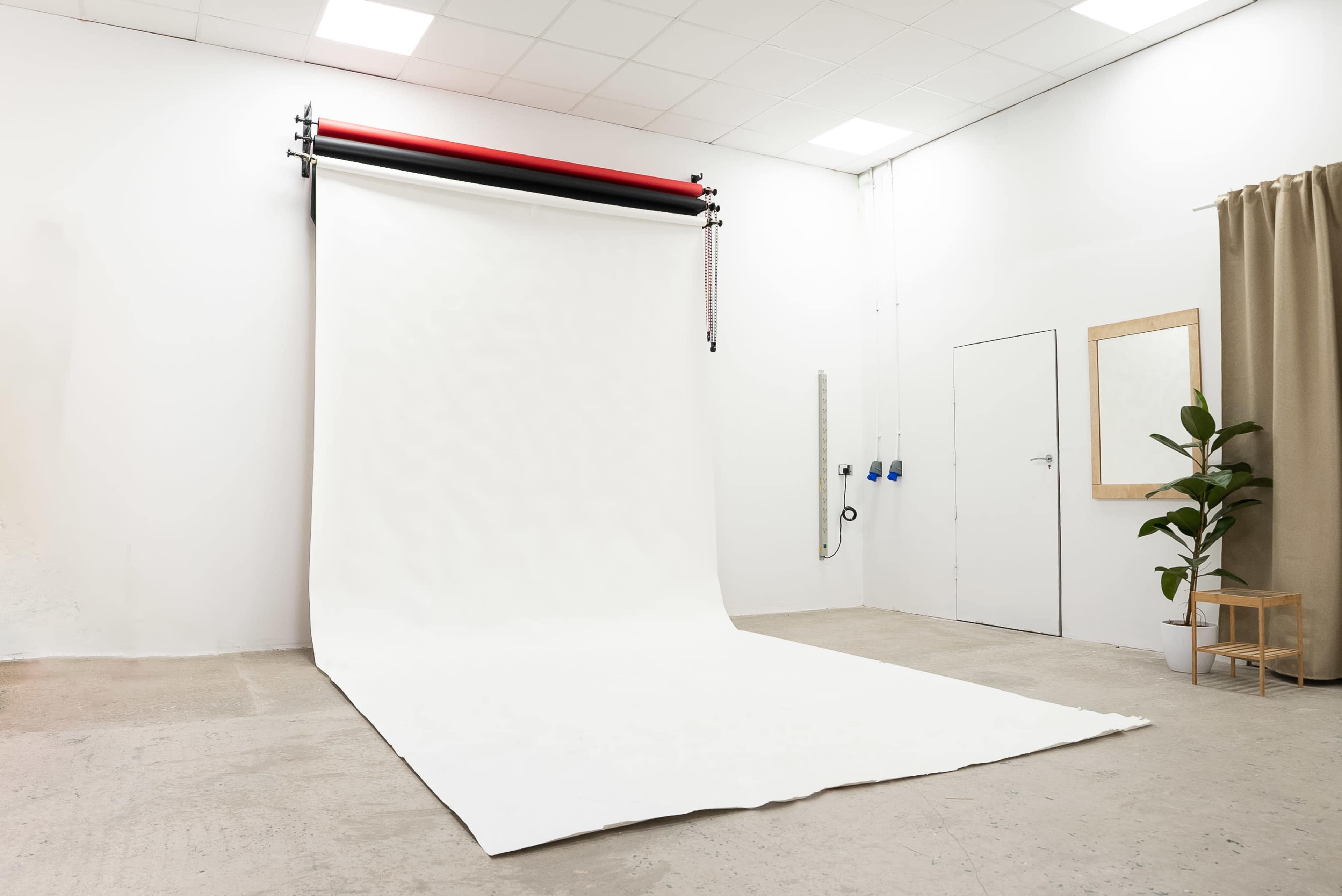 Photo Studio in Bristol, A versatile space includes multiple shooting areas, movable furniture, a range of backdrops, and Colorama options Image in Bishopston, Bristol, ENG