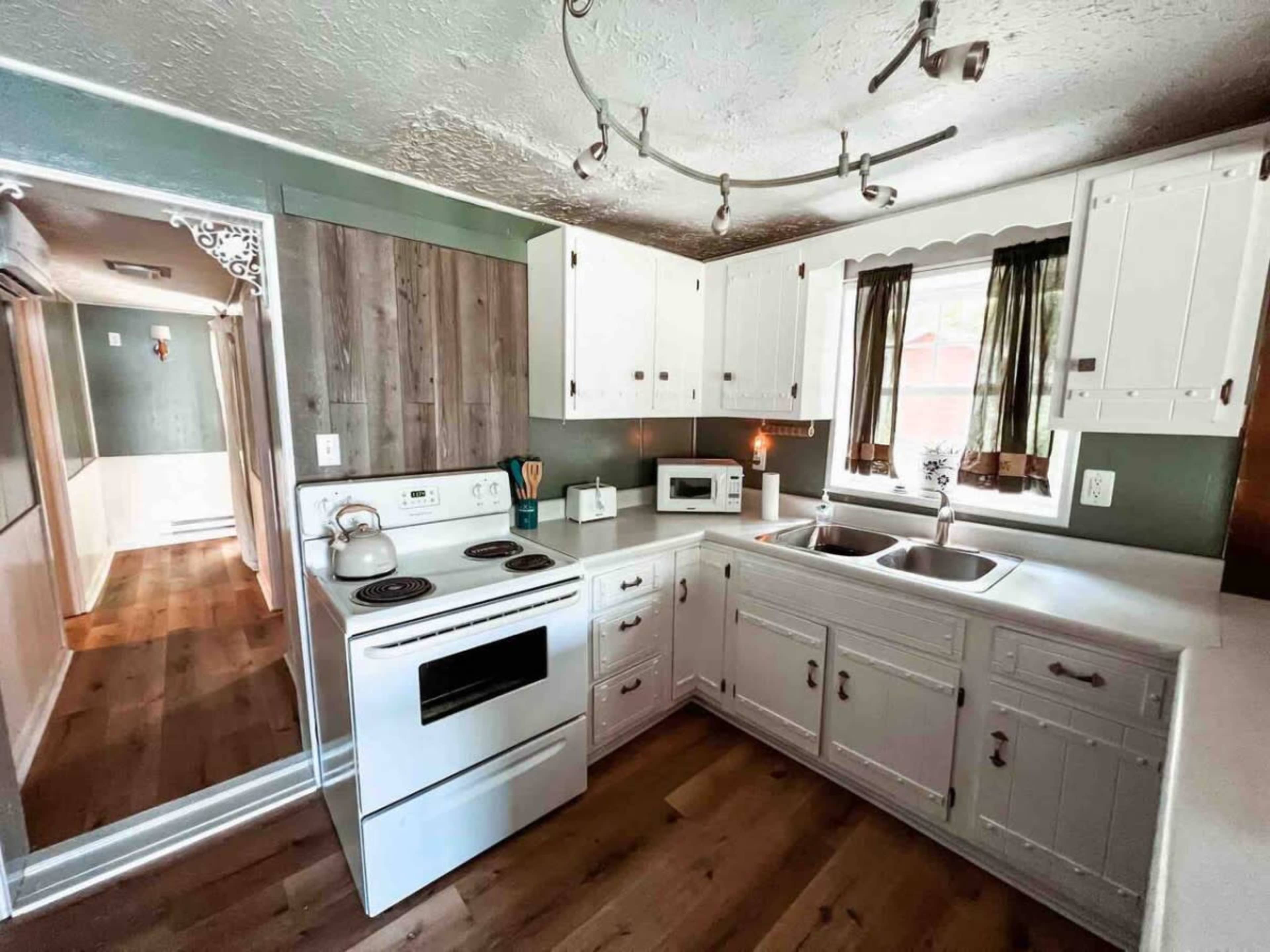 Lake front cabin peaceful , hot tub, and fire pit Image in Jefferson Township, Martinsville, IN