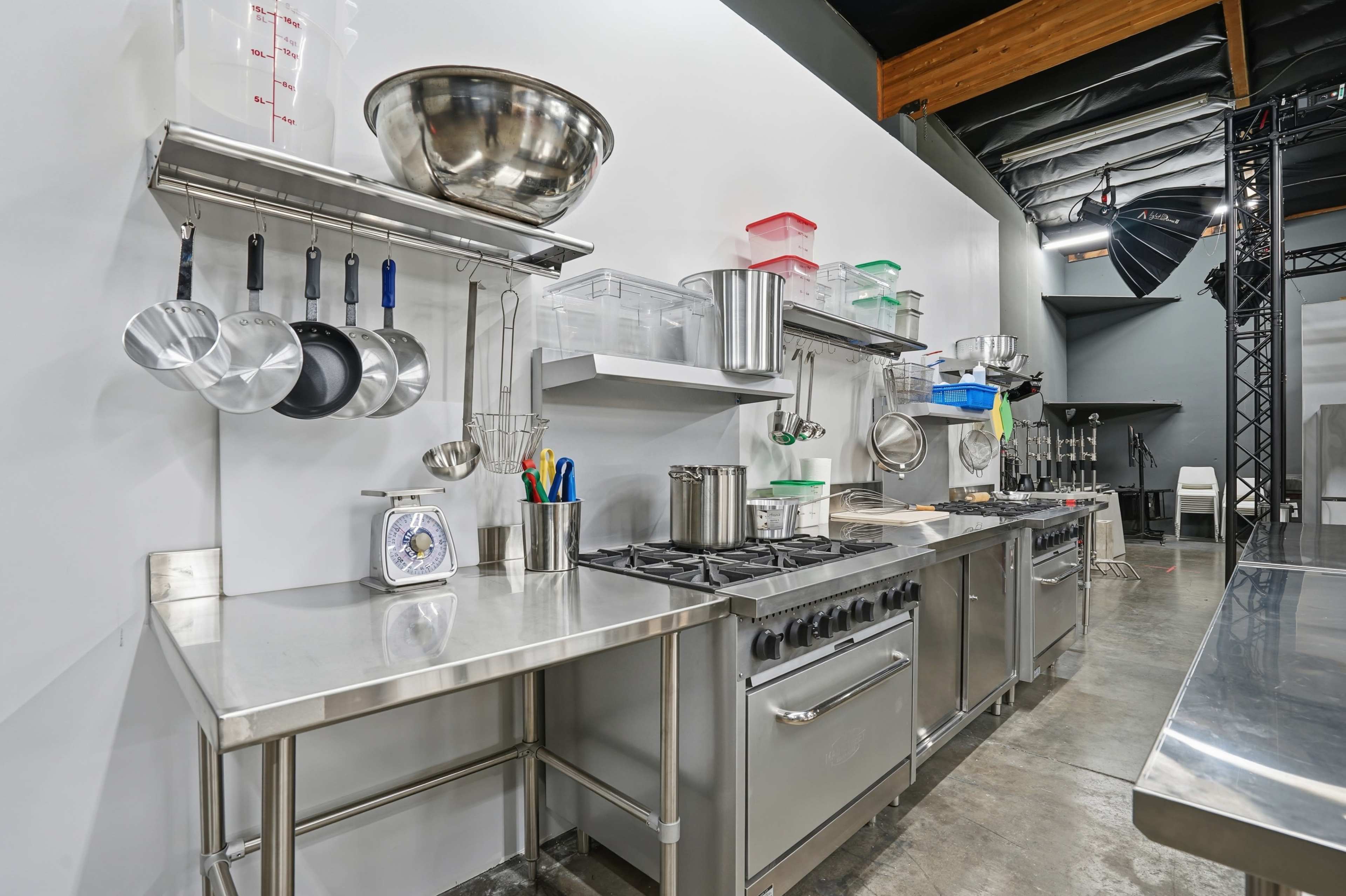 Commercial Food Service Kitchen Image in Chatsworth, Chatsworth, CA
