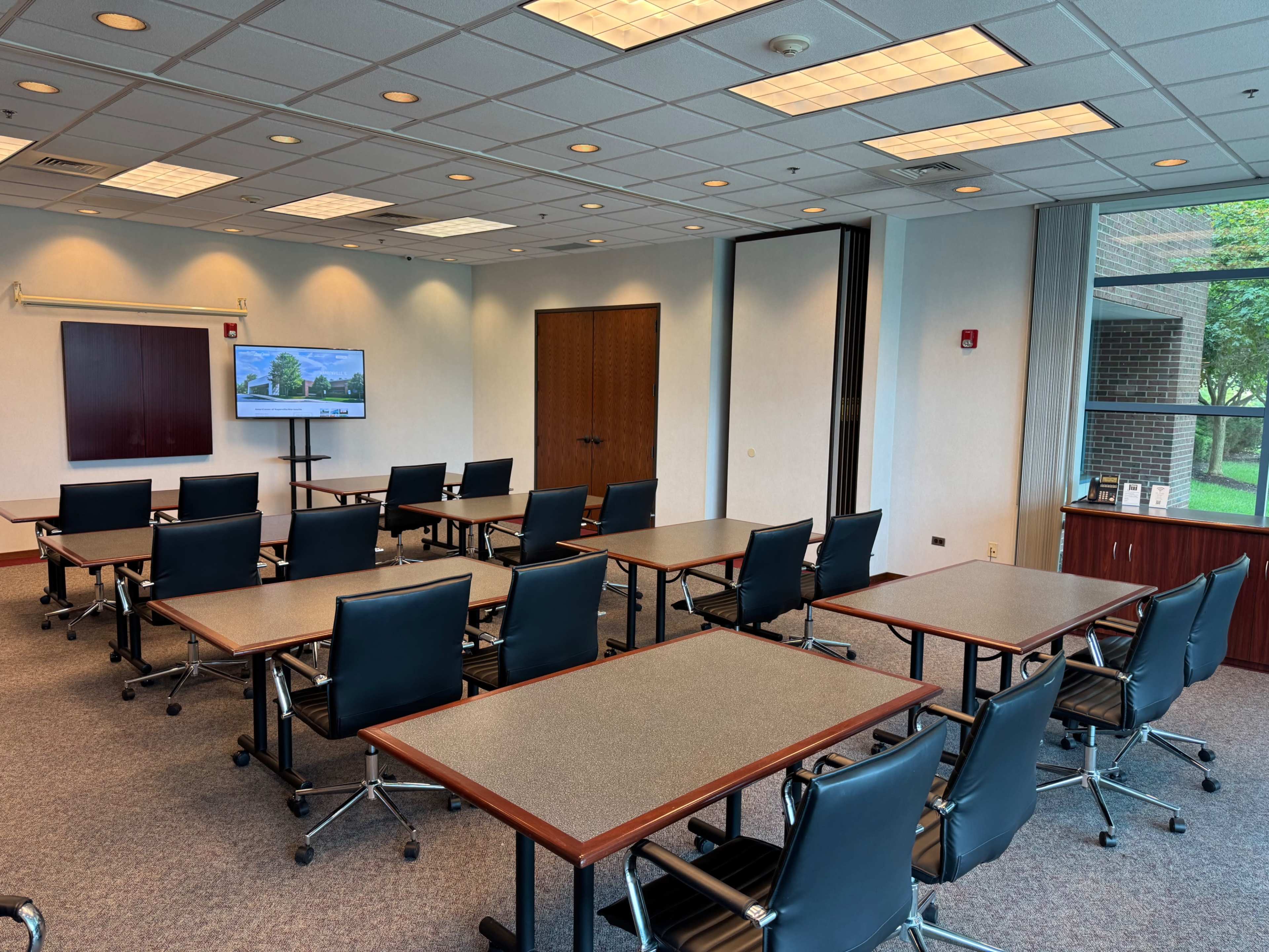 Meeting Room – 24-Person Meeting Space with Full Wall of Windows Image in Naperville Township, Warrenville, IL