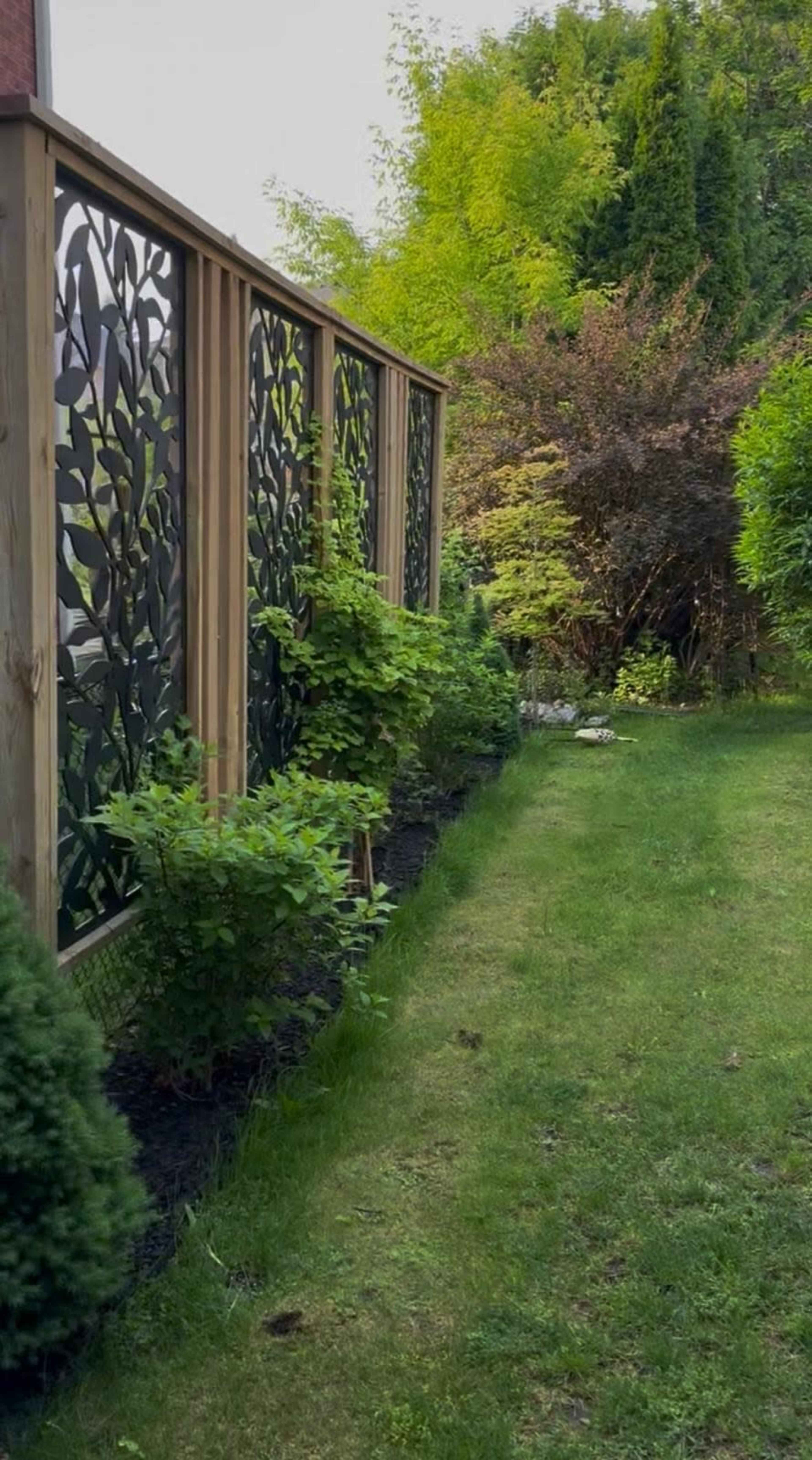 Stylish Contemporary Home with Natural Light & Elegant Staircase Image in Stonehaven, Newmarket, ON