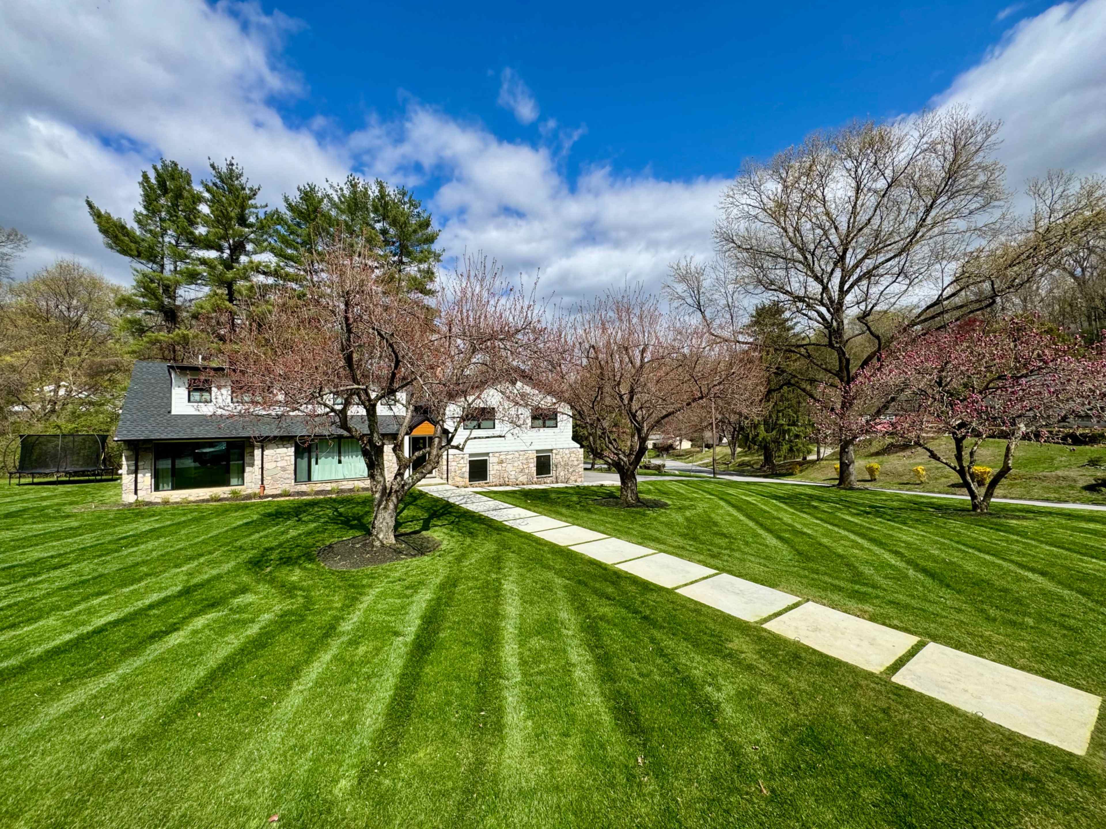 suburban, cul de sac, corner lot with lots of grass, transitional, Image in Lower Merion Township, Penn Valley, PA