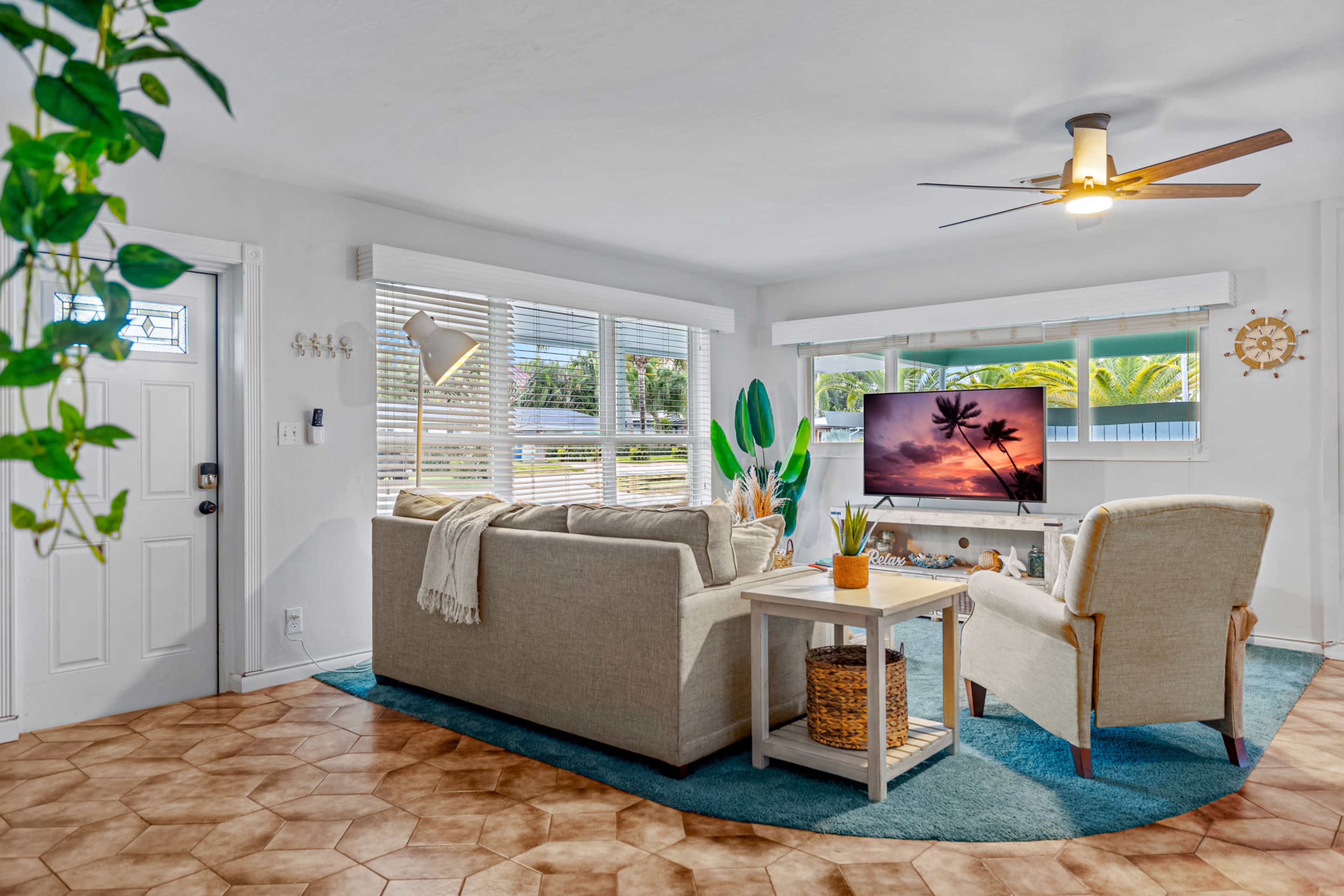 Vibrant Outdoor Retreat with Pool | Ideal for Shoots & Gatherings Image in Wilton Manors, Wilton Manors, FL